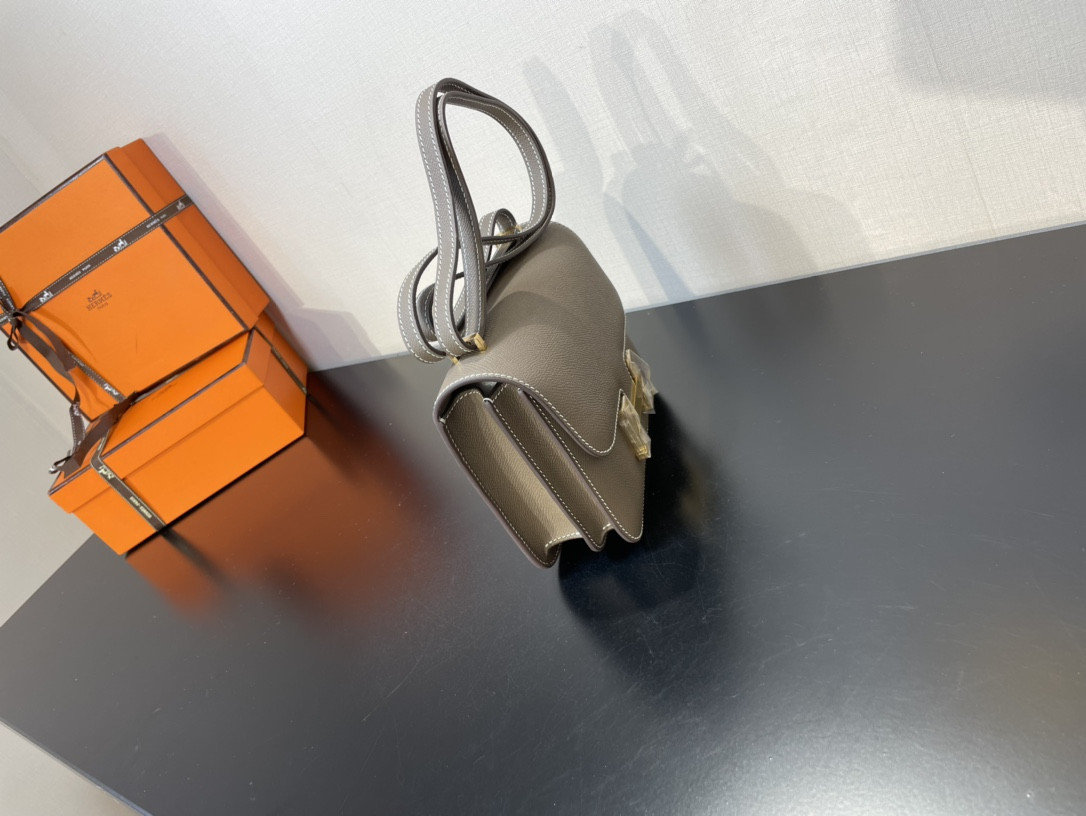 Hermès Constance 19 Epsom Gold Hardware 7.25" x 6.25" x 2.25"