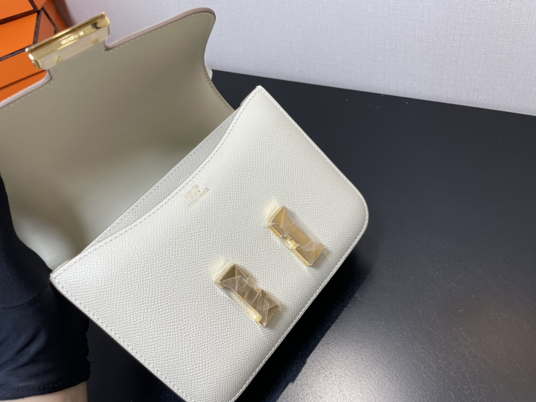 Hermès Constance 19 Epsom Gold Hardware 7.25" x 6.25" x 2.25"