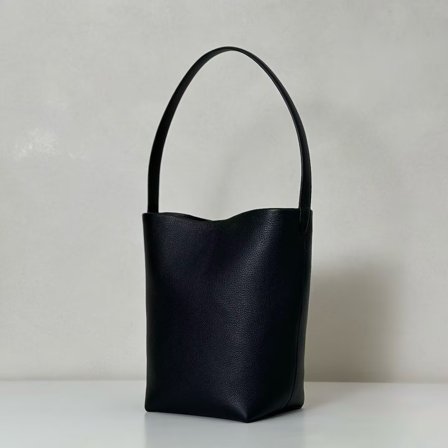 T*e R0w medium n/s park tote bag in leather 16.5x16.5x28cm