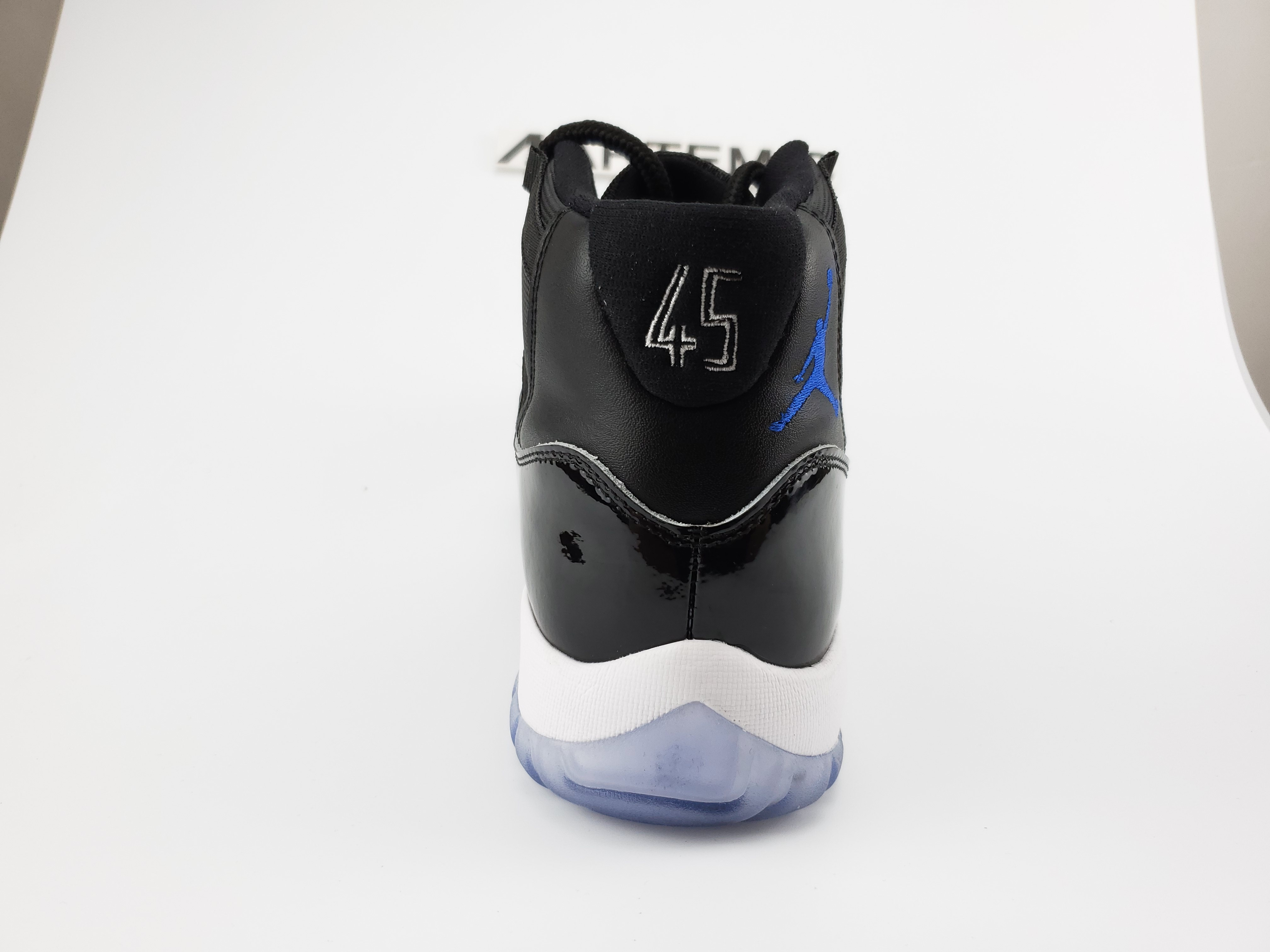 Jordan 11 Retro Space Jam (2016)