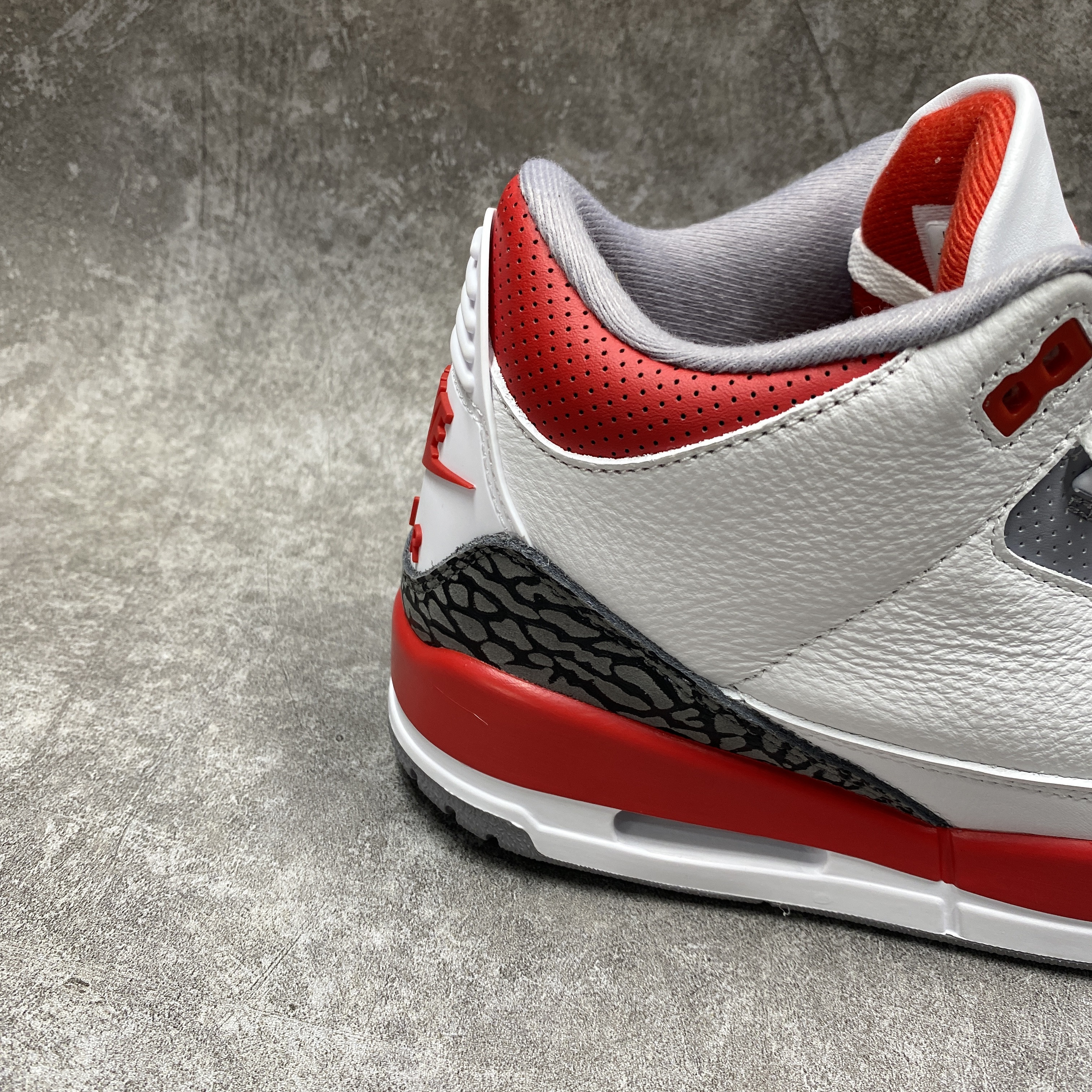 Air Jordan 3 OG “Fire Red” 2022