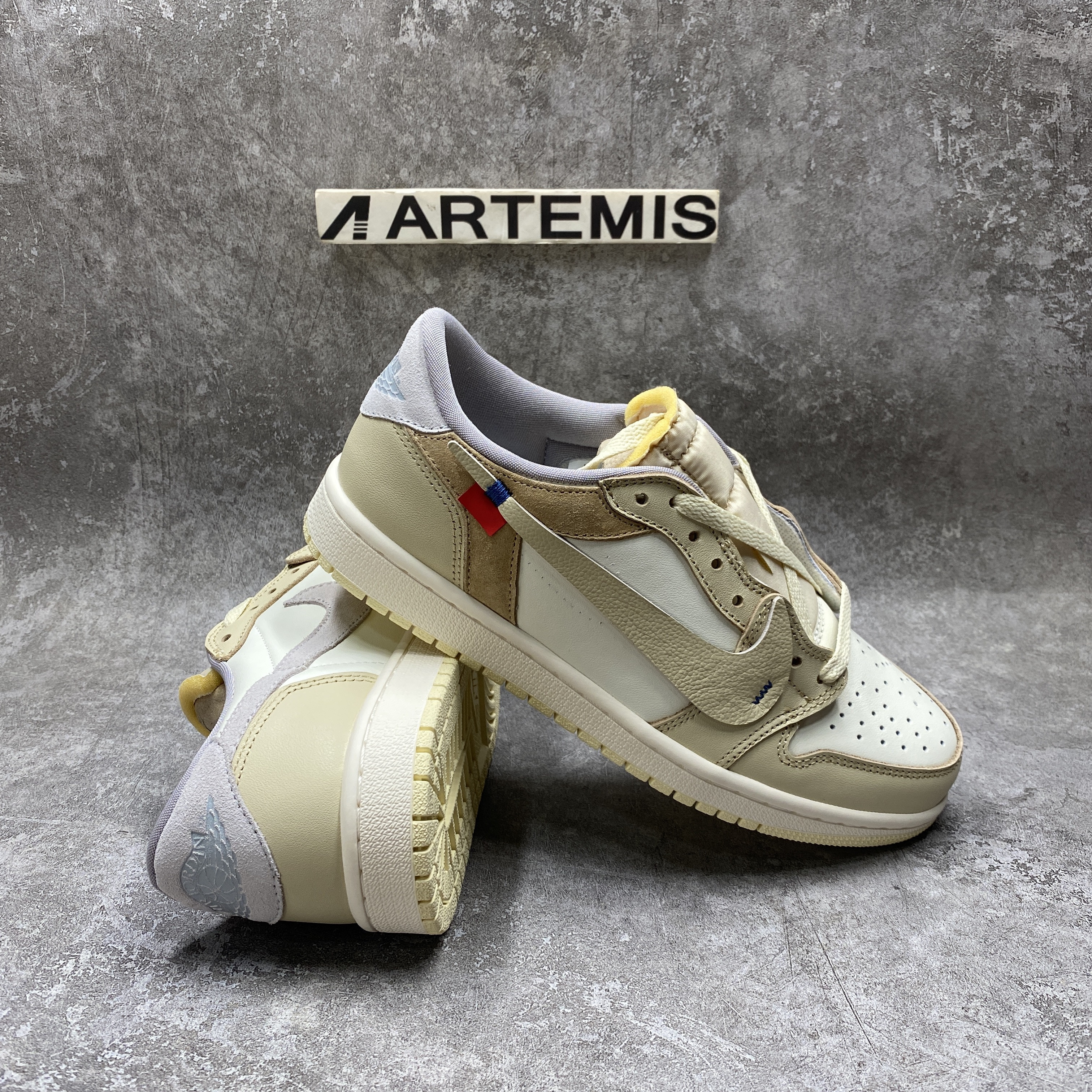 Off-White x Nike Air Jordan 1 Low