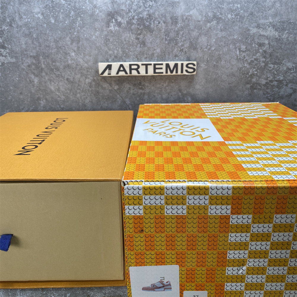 UA LV Trainer Sneaker