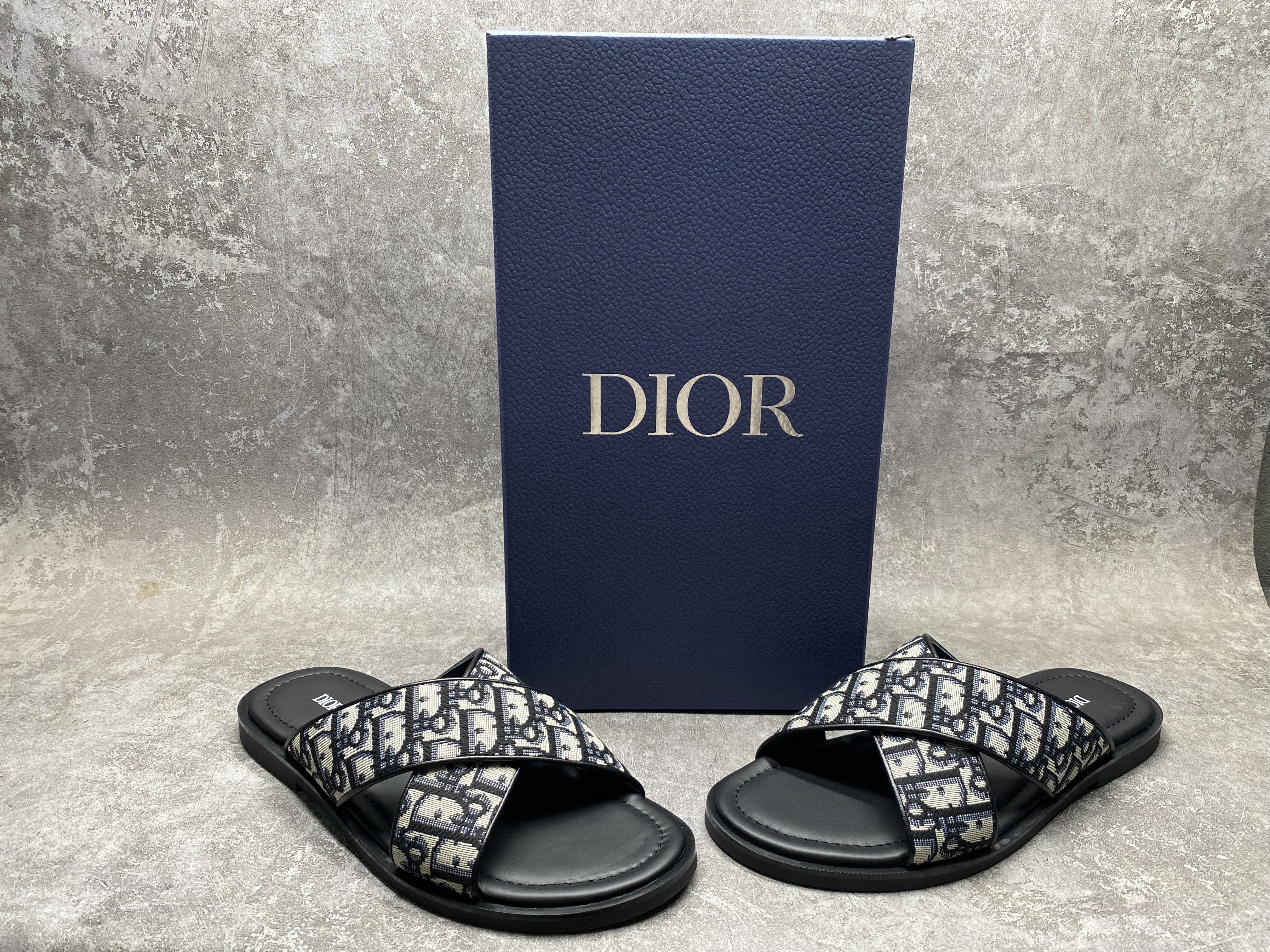 ua D*or alias sandal