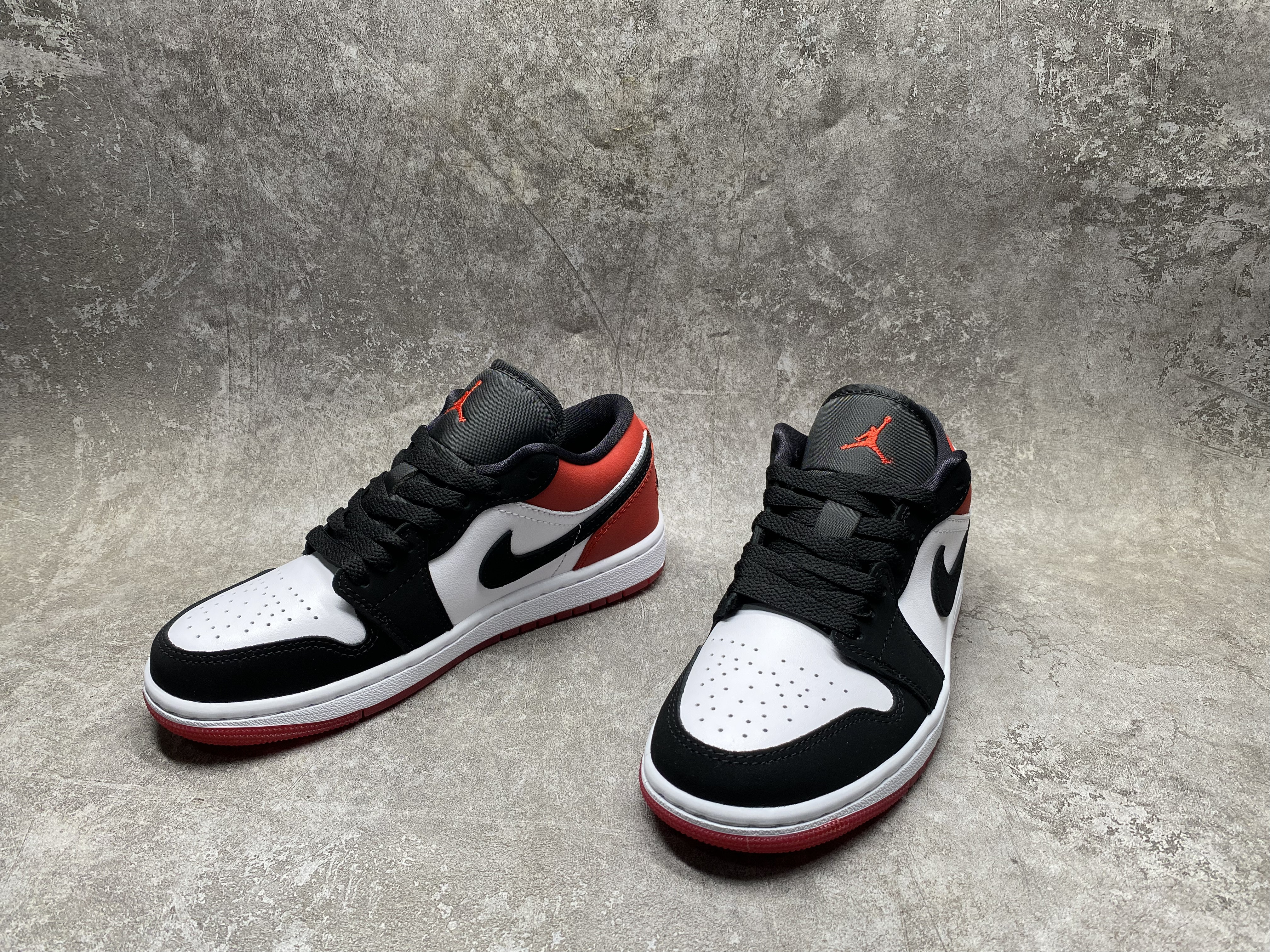 UA AIR JORDAN 1 LOW SE