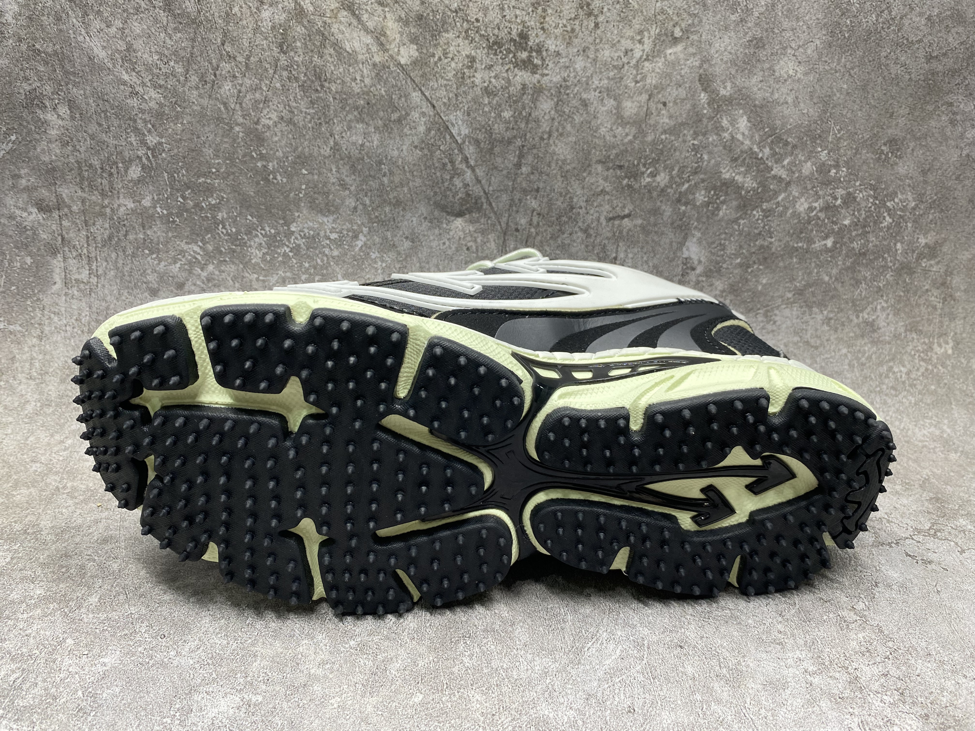 UA Off-White "BE RIGHT BACK"