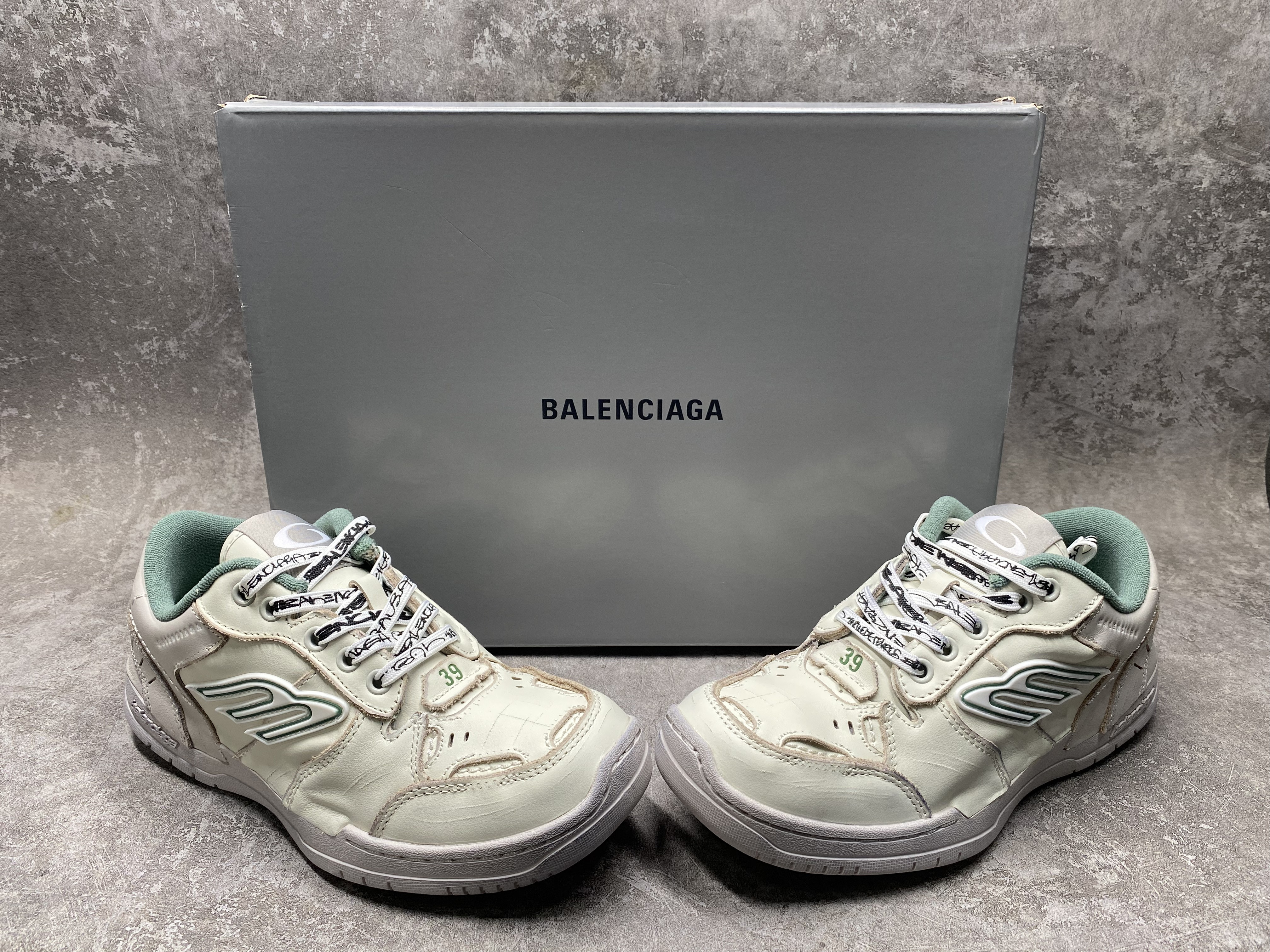 ua Ba*len*cia*ga hamptons worn-out sneaker (run one size large)