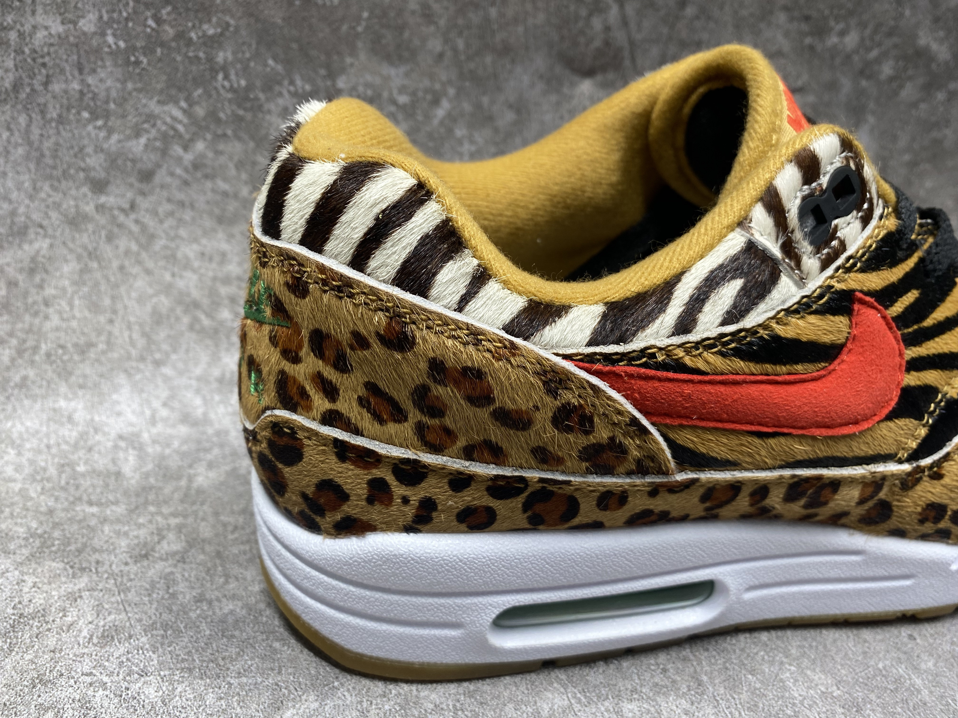 UA Nike Air Max 1