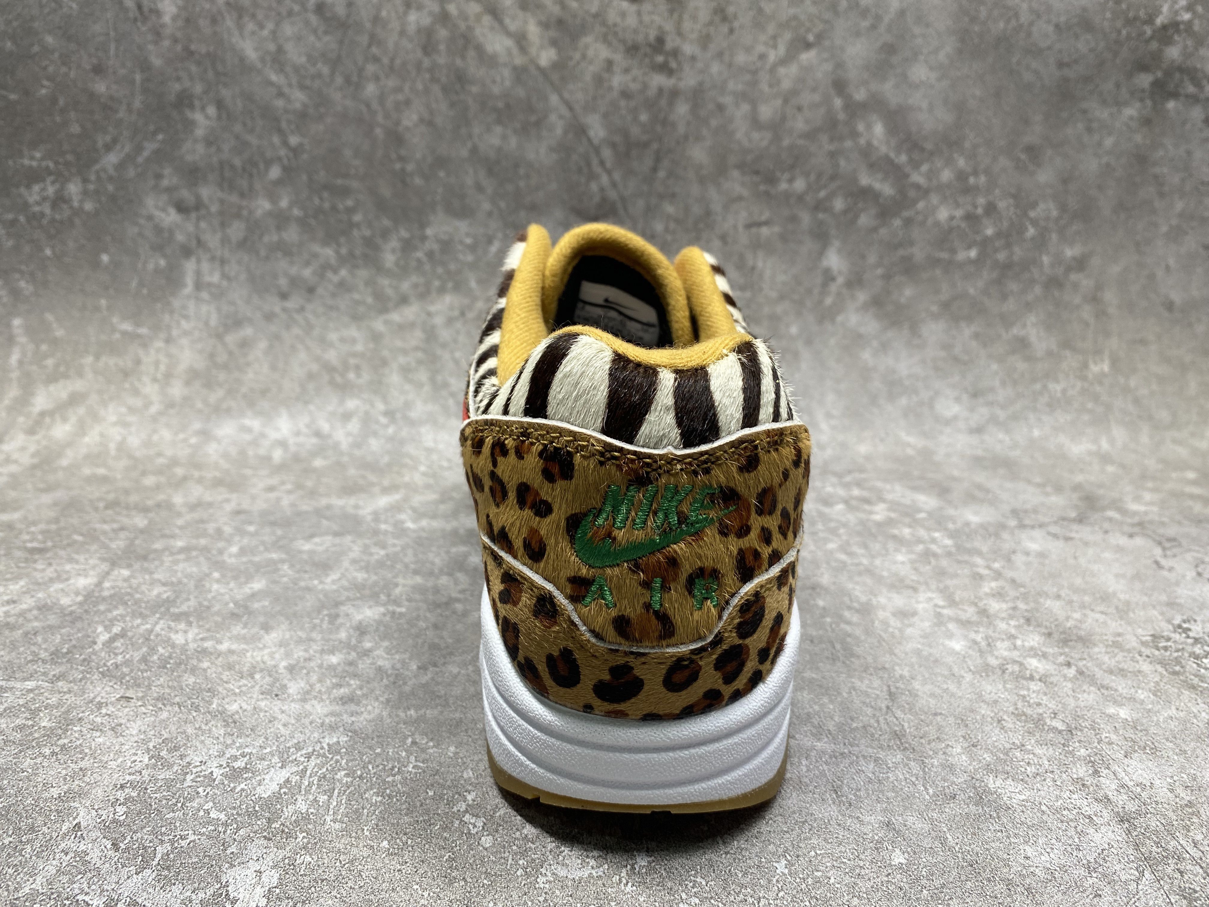 UA Nike Air Max 1