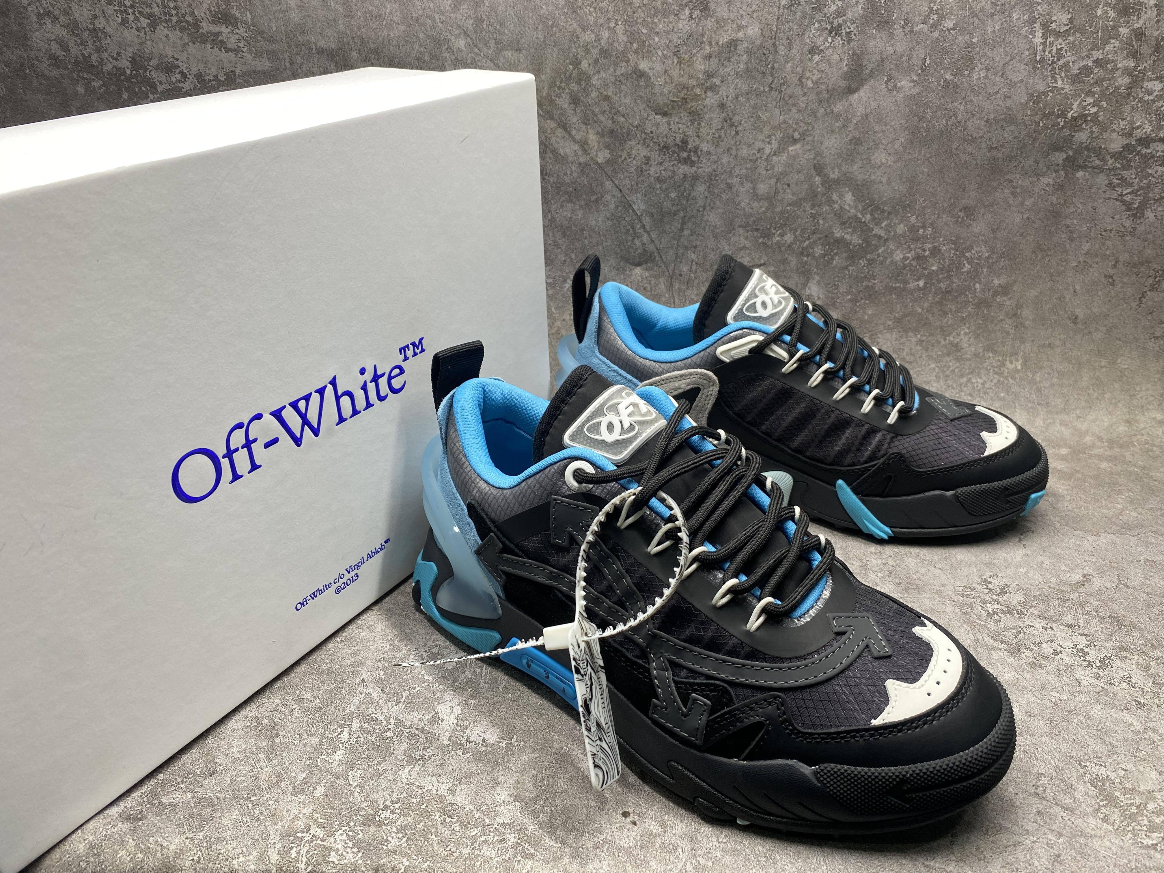UA Off-White Odsy-2000 Sneaker