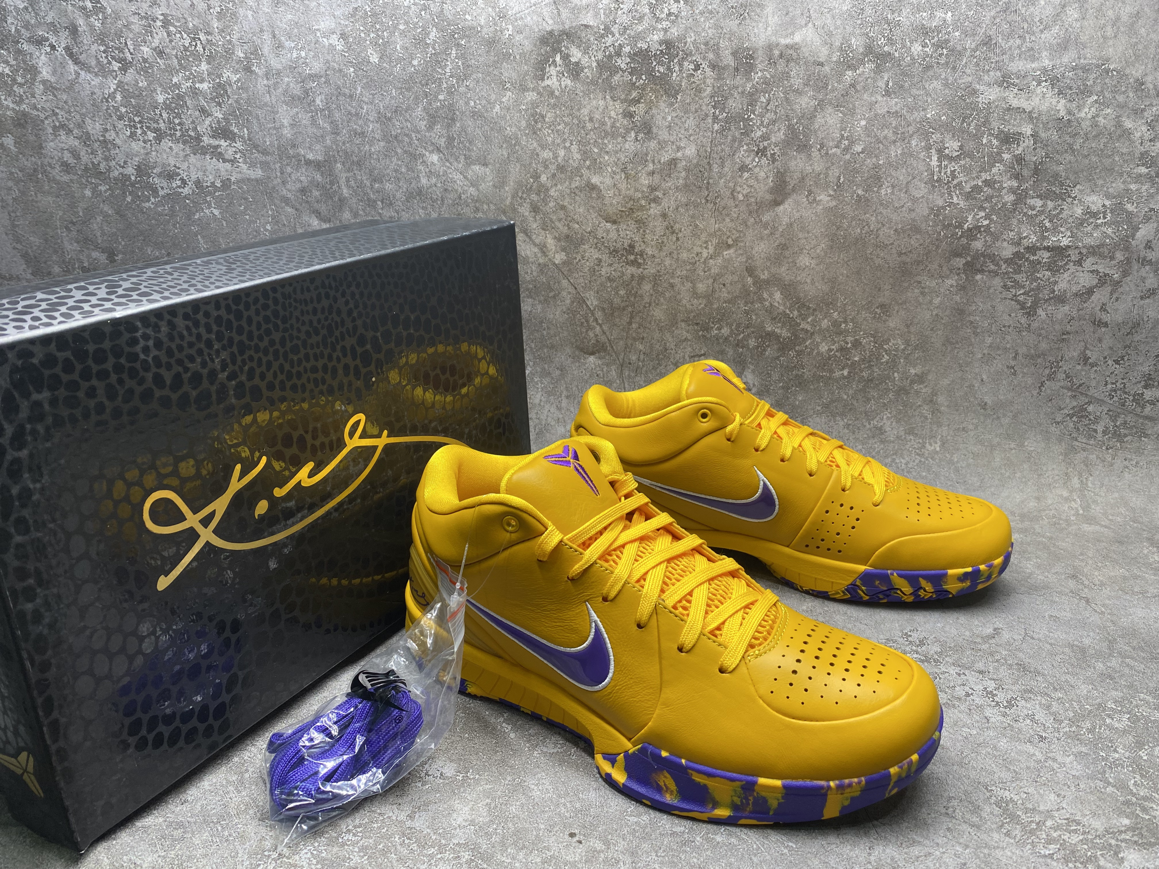UA NIKE ZOOM KOBE 4