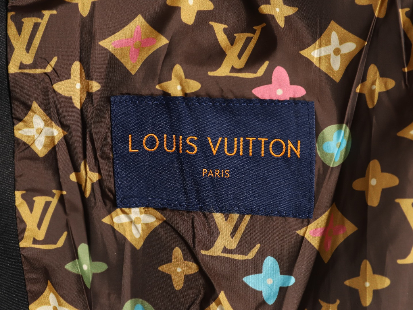 l0*is V*t0n jacket