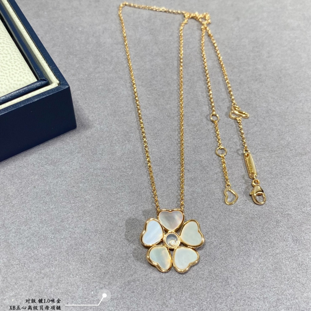 chopard five He**ts mother-of-pearl necklace