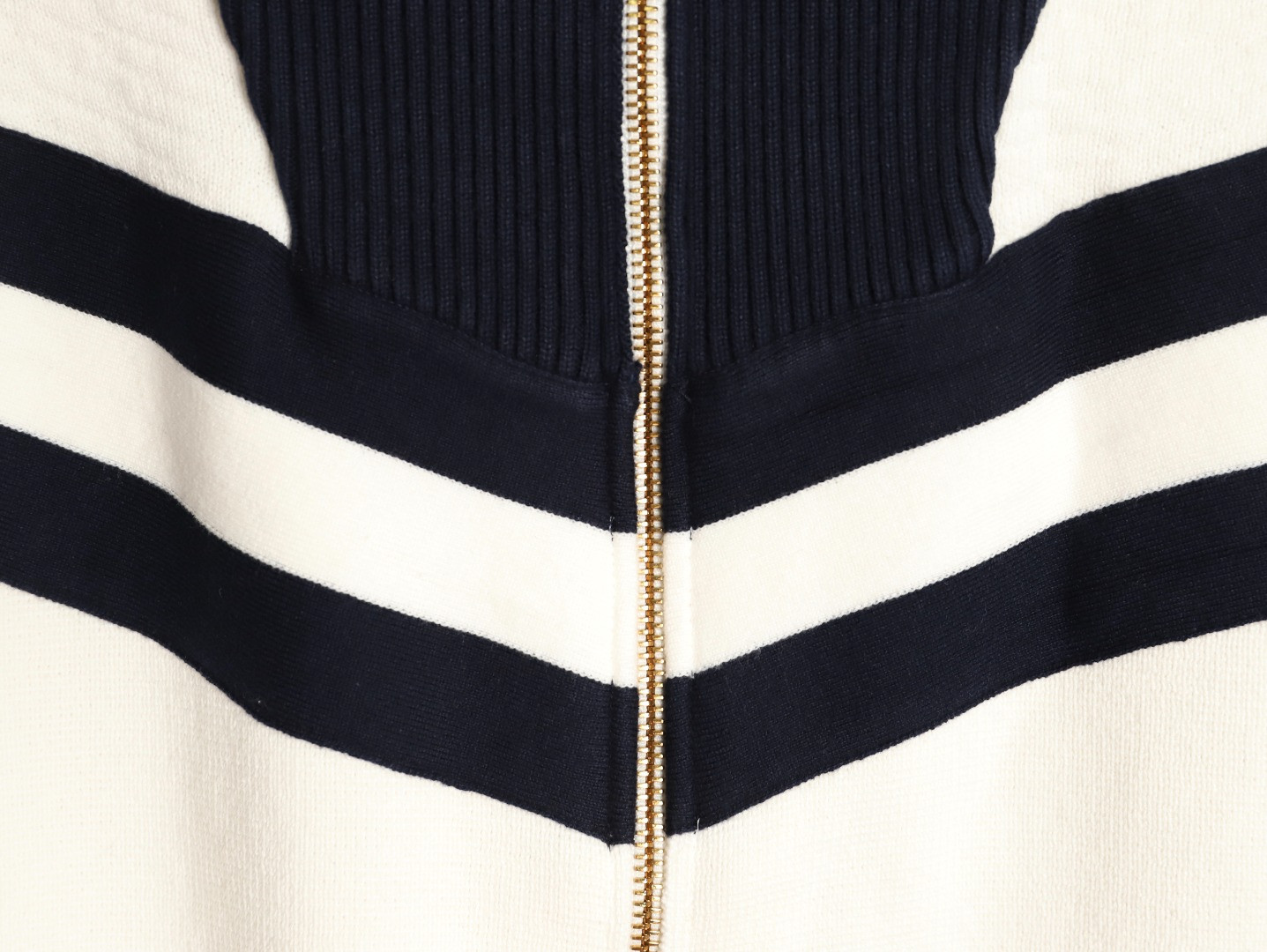 l0*is V*t0n lv knitting coats