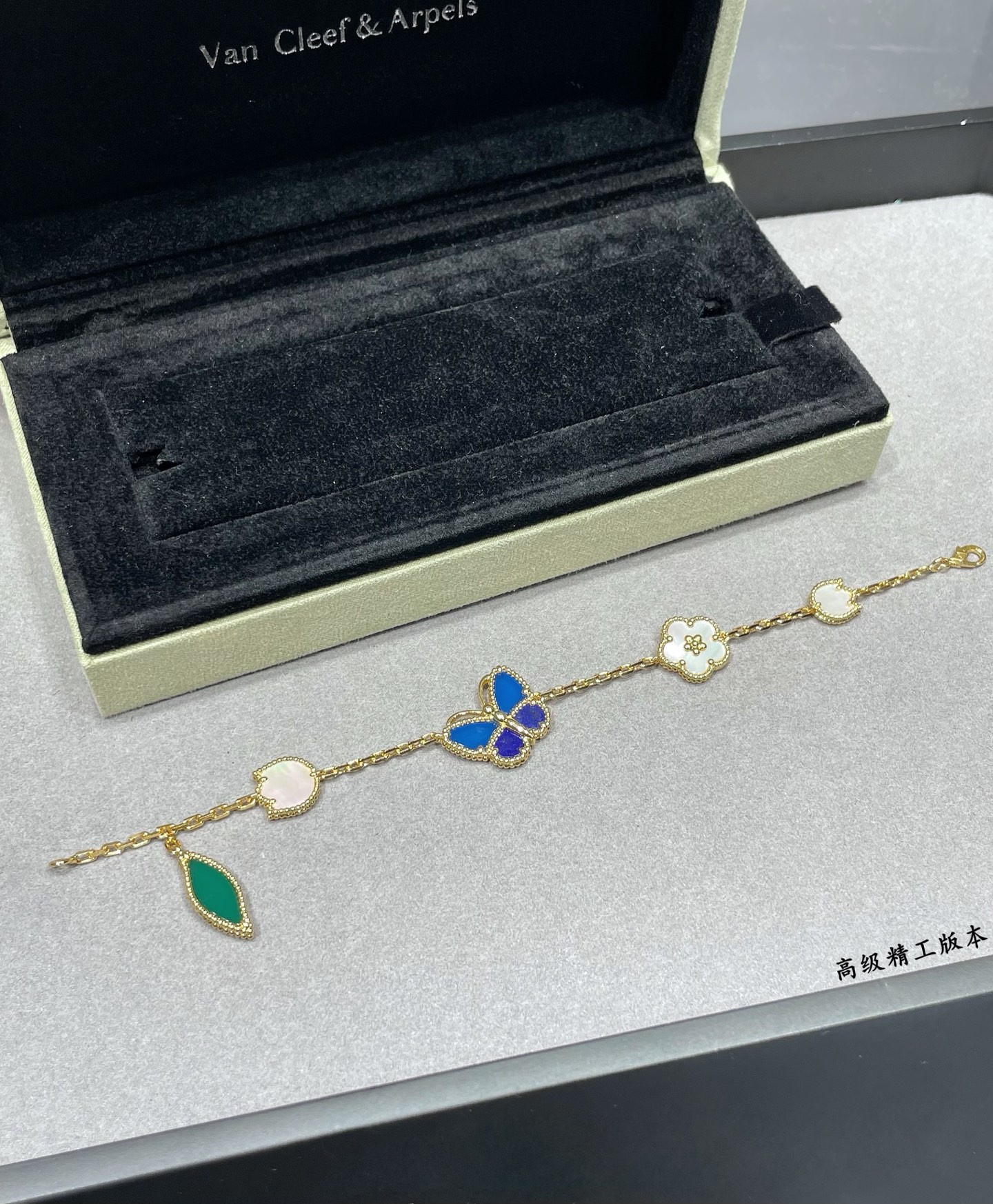 V*N CL*F & arpels bracelet