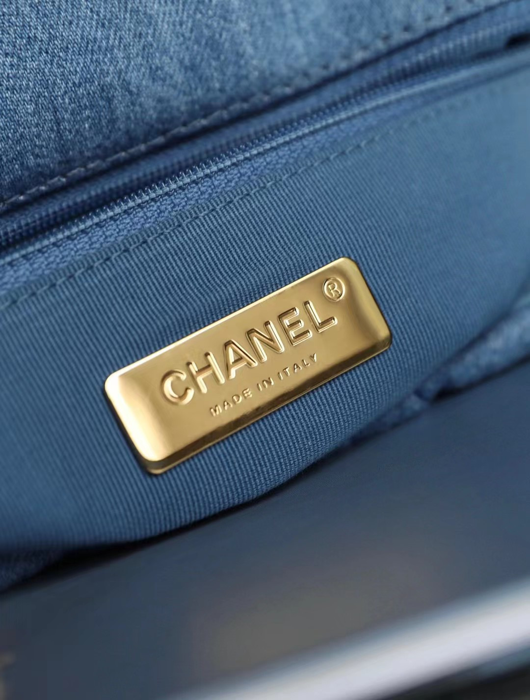 Ch*el denim quilted medium 19 bag 30cm