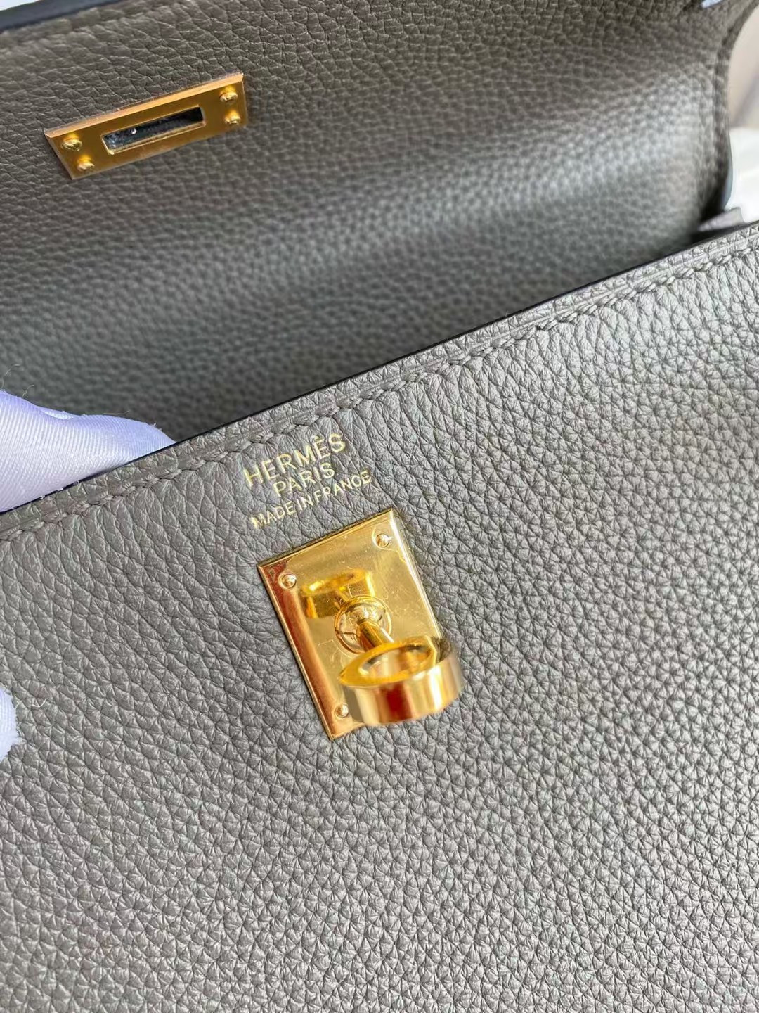 HERMÈS Kelly Gold-tone Hardware 25 28