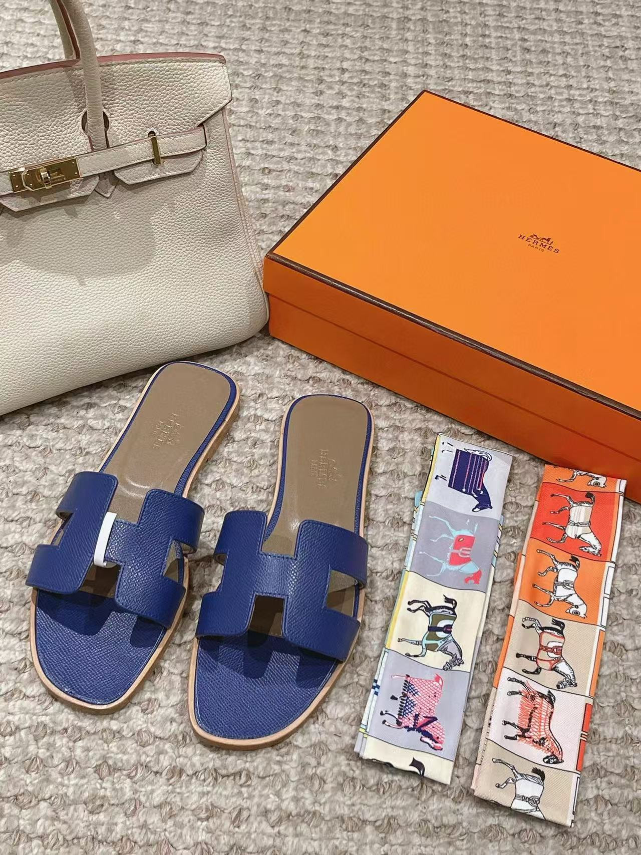 UA Hermès Oran sandal