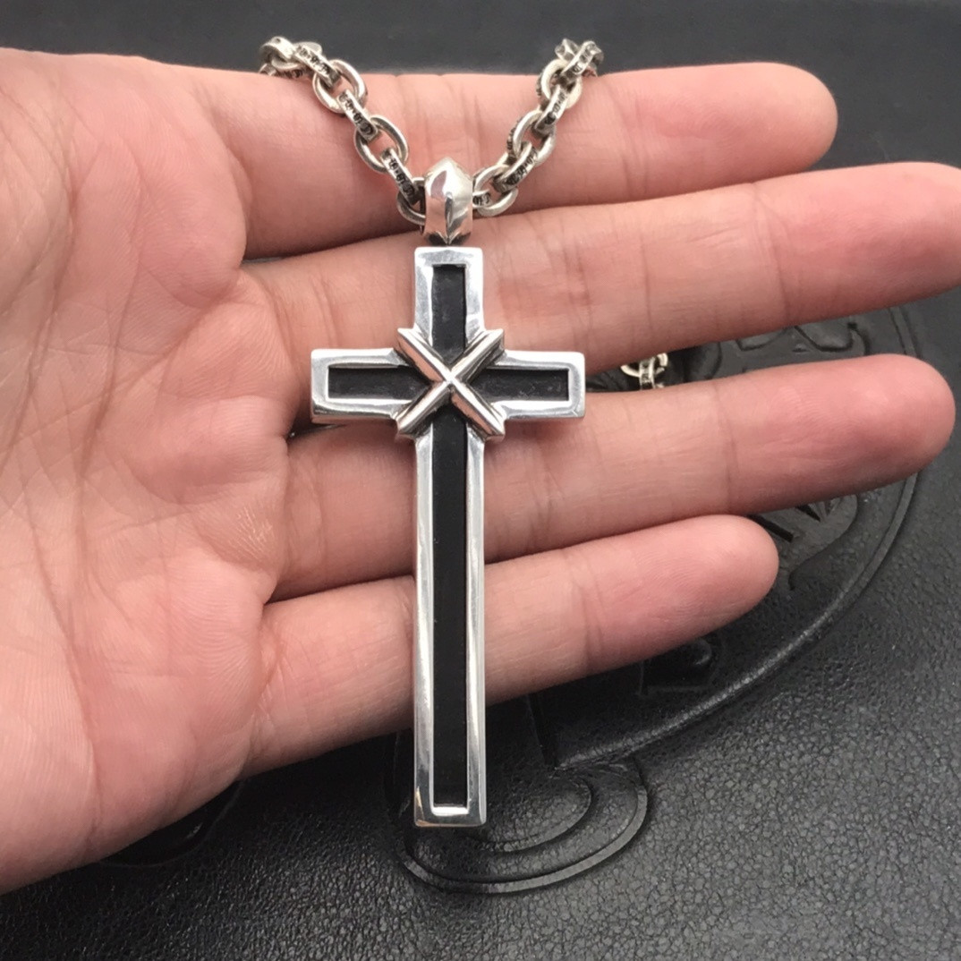 Ch**me He**ts cross necklace