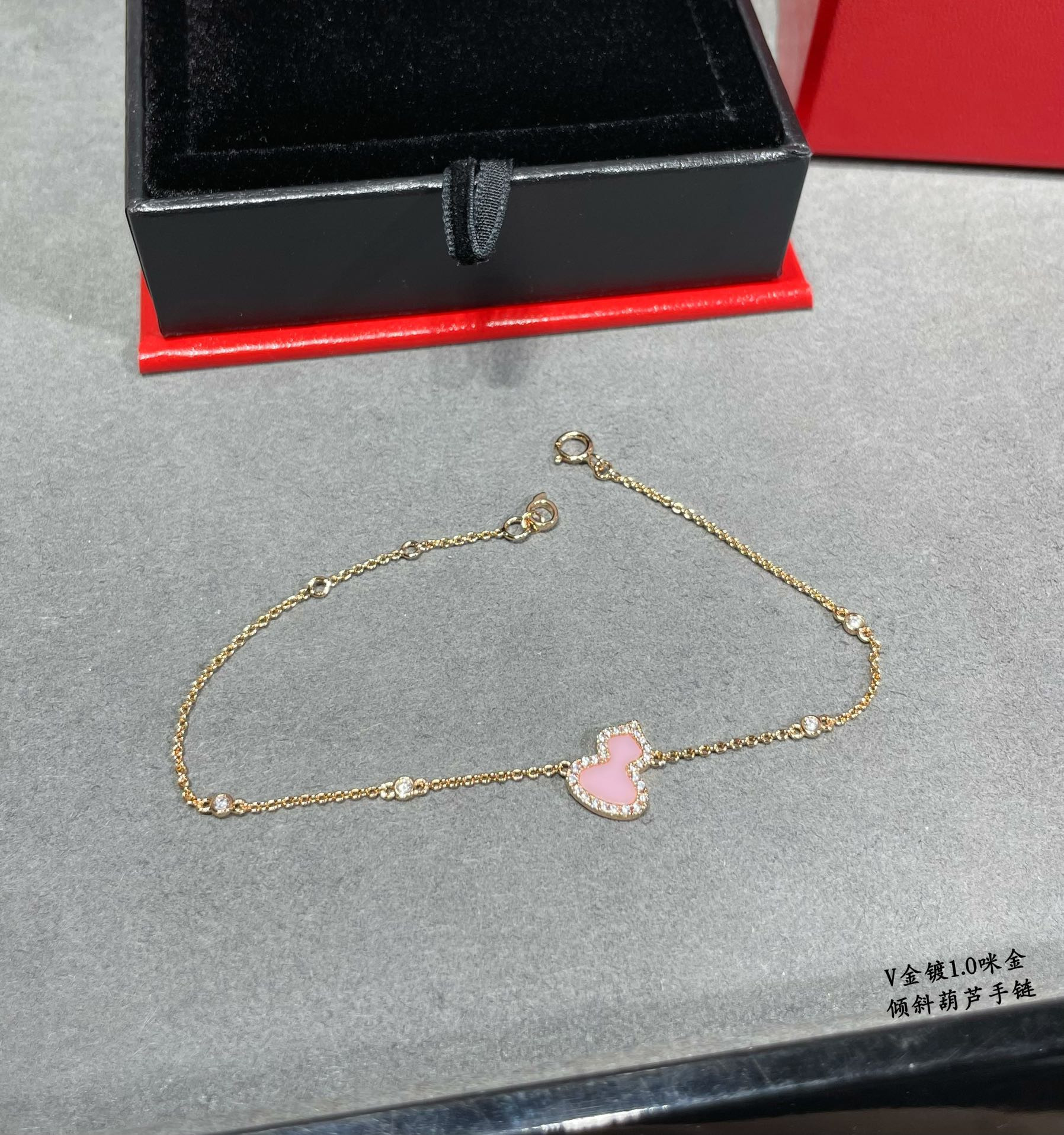 Qeelin Tilted Gourd Bracelet