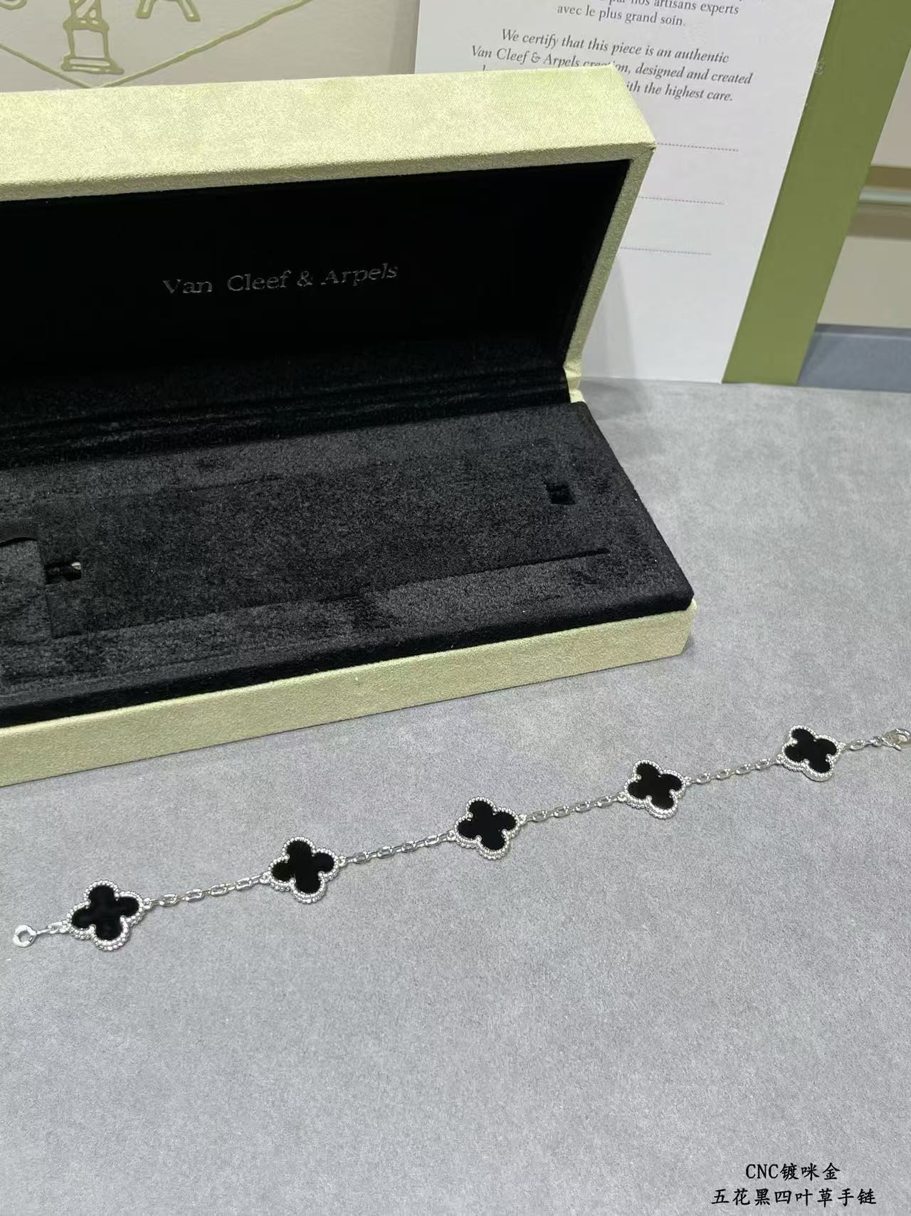 V*N CL*F & arpels black five-flowered four-leaf clover bracelet chain length approx.19cm