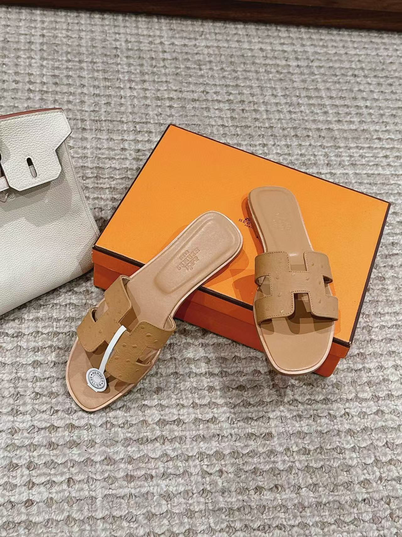 UA Hermès Oran sandal