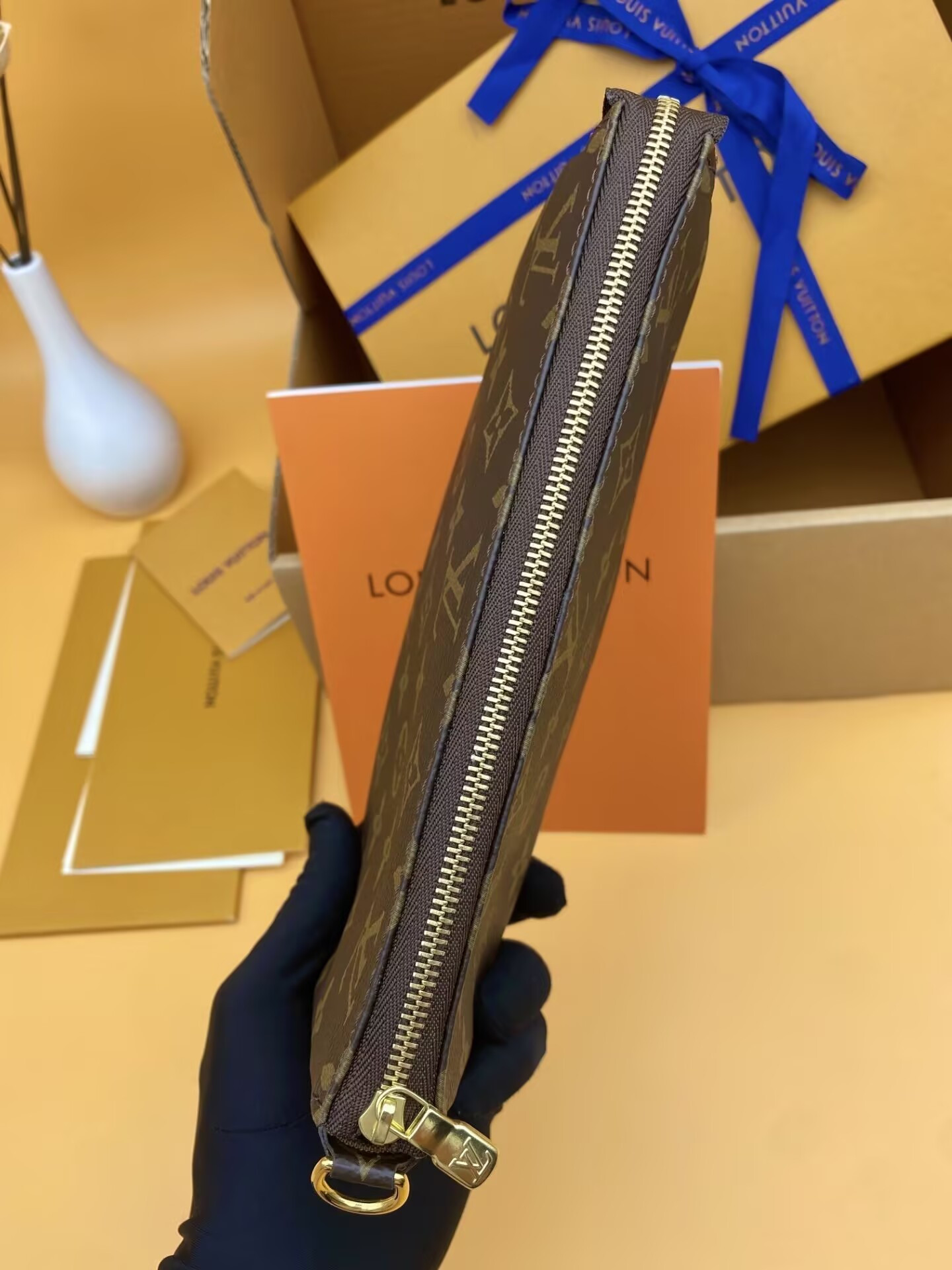 LV Accessory Pouch M40712 23.5x13.5x4cm