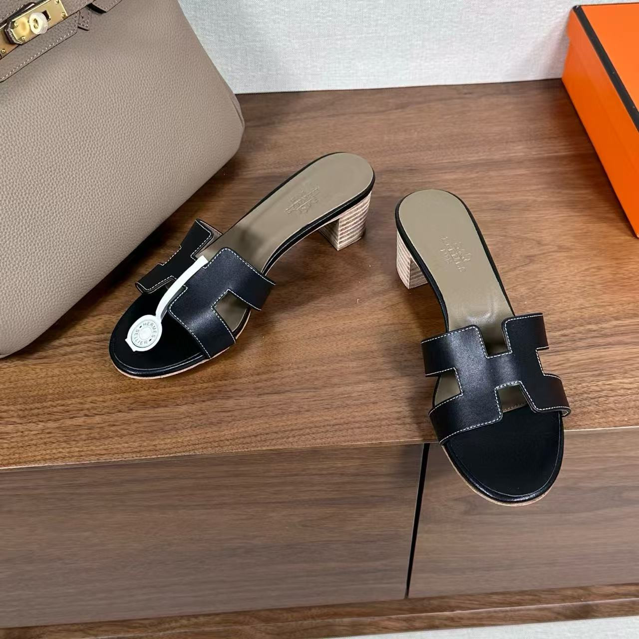 UA Hermès Oasis Sandal