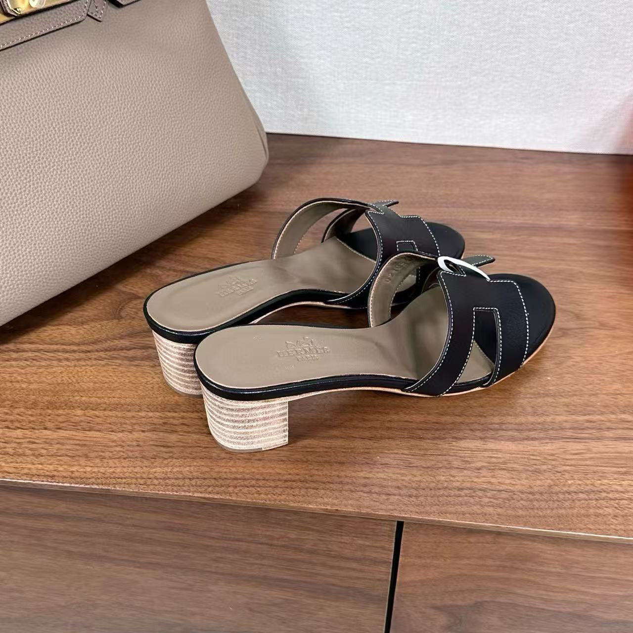 UA Hermès Oasis Sandal