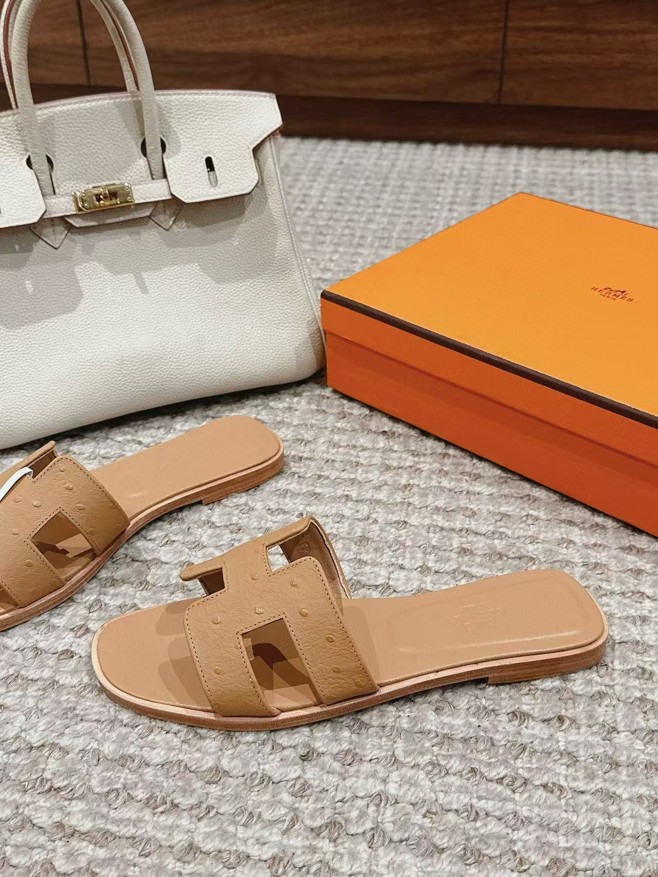 UA Hermès Oran sandal