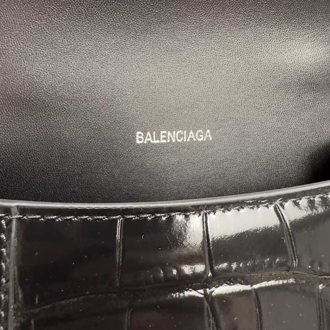 Ba*len*cia*ga women