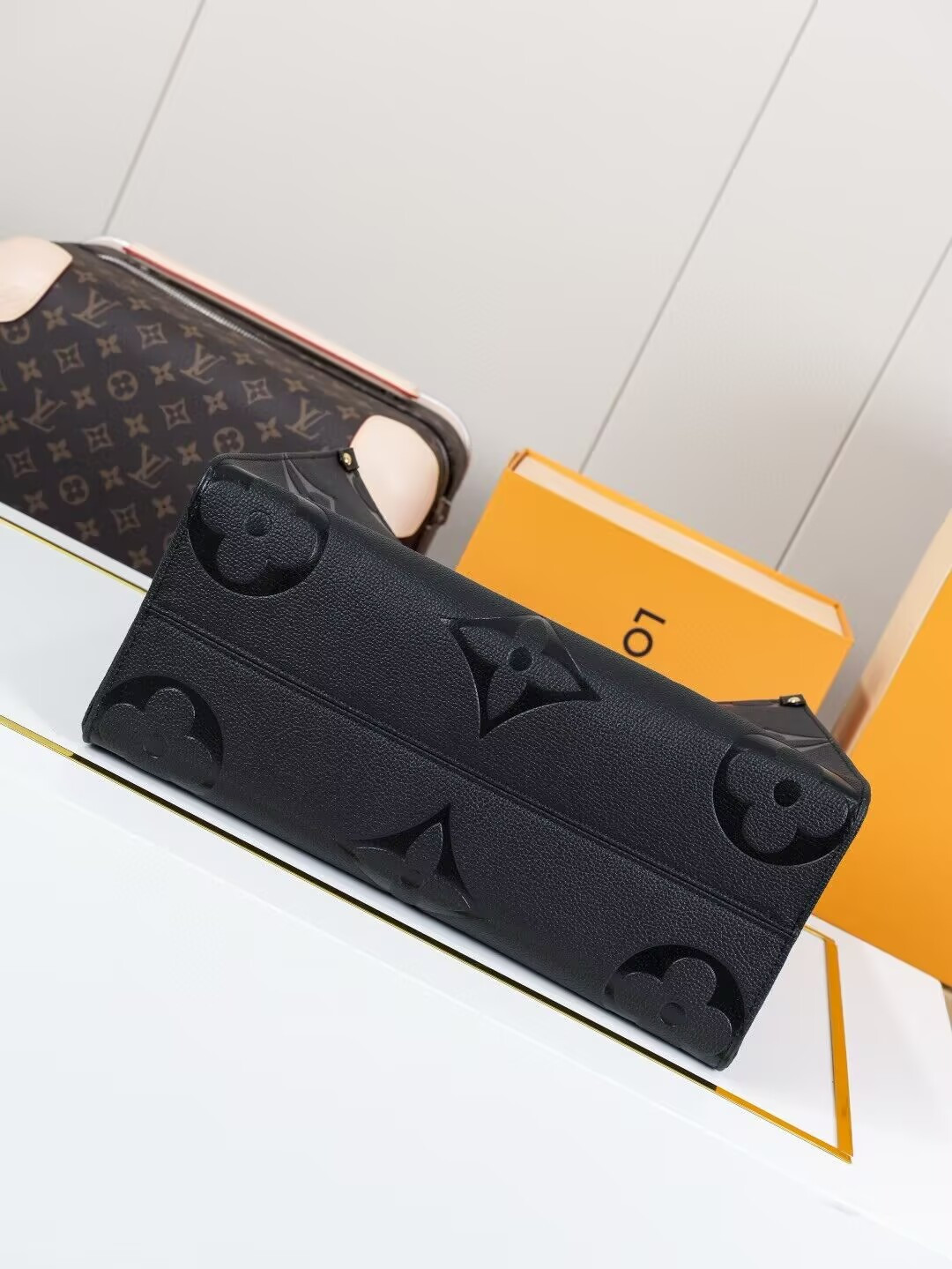 LV OnTheGo MM M45595 35 x 27 x 14 cm