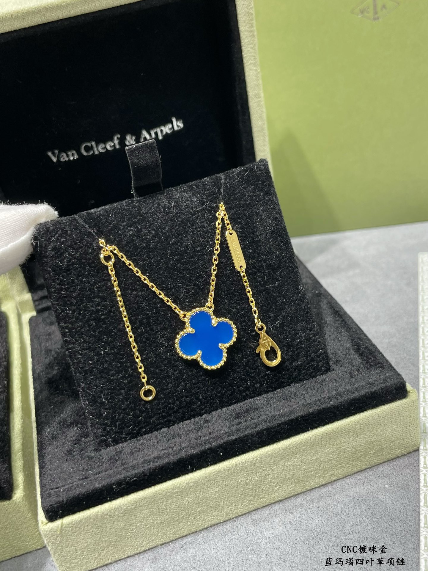 V*N CL*F & arpels medium four-leaf clover necklace diameter approx 1.5cm,chain length approx 40+5cm