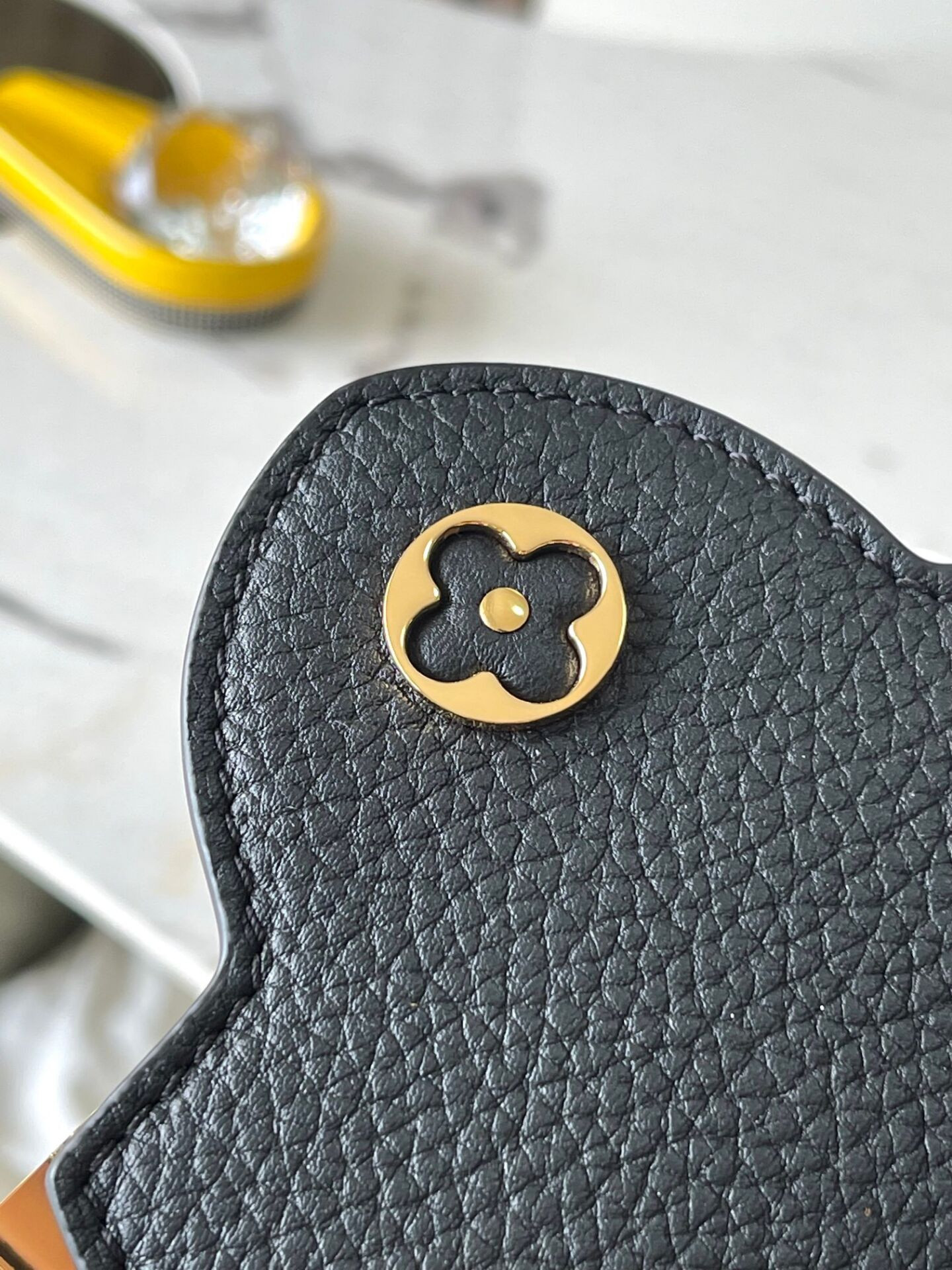 LV Capucines Mini M11342 21x14x8cm