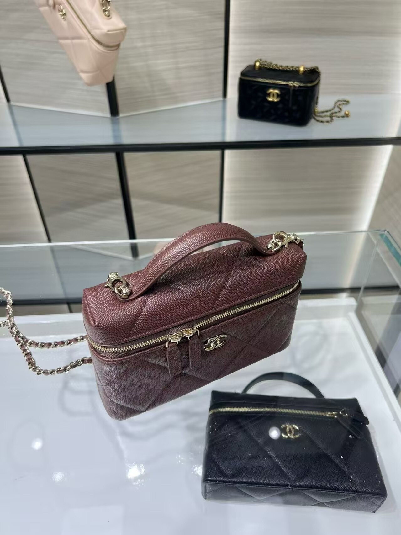 Ch*el vanity with chain ap4936 19.5x17x5cm
