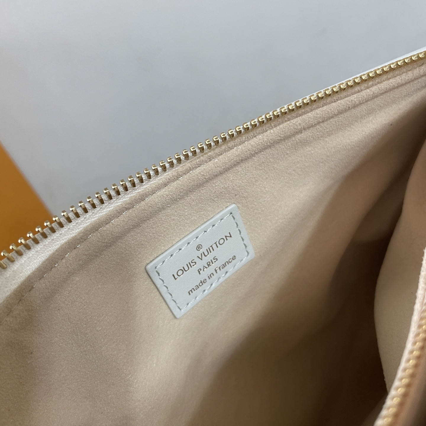 LV Coussin PM M14503 26x20x12cm