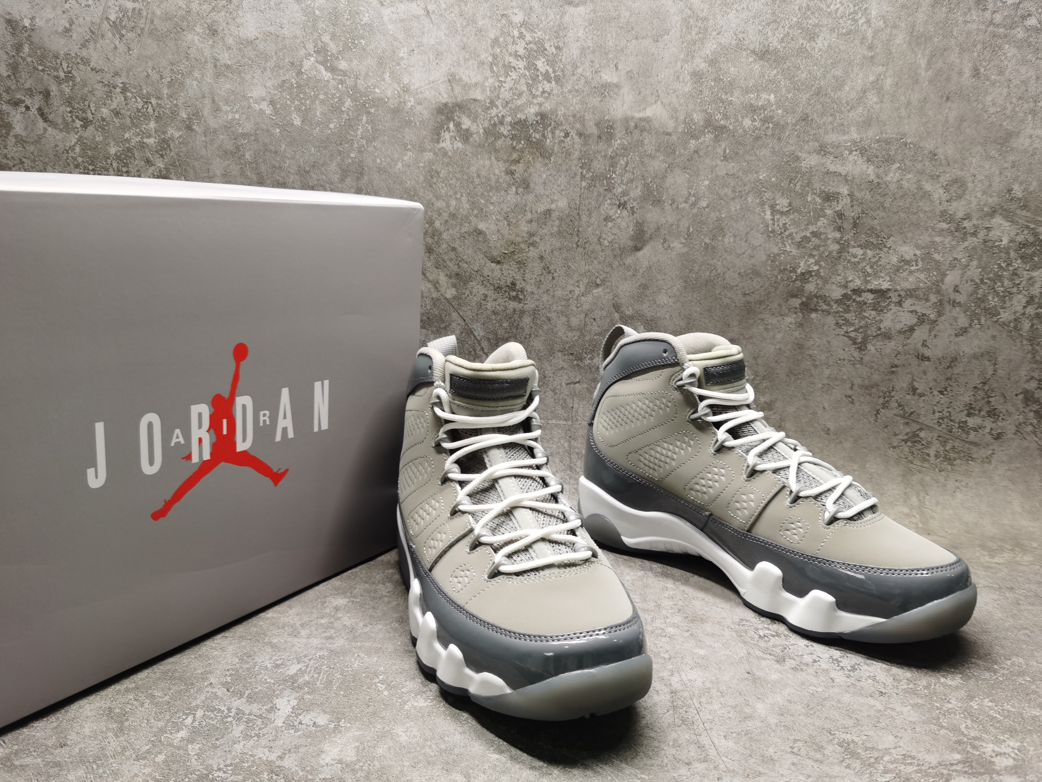 UA Air Jordan 9 Retro 