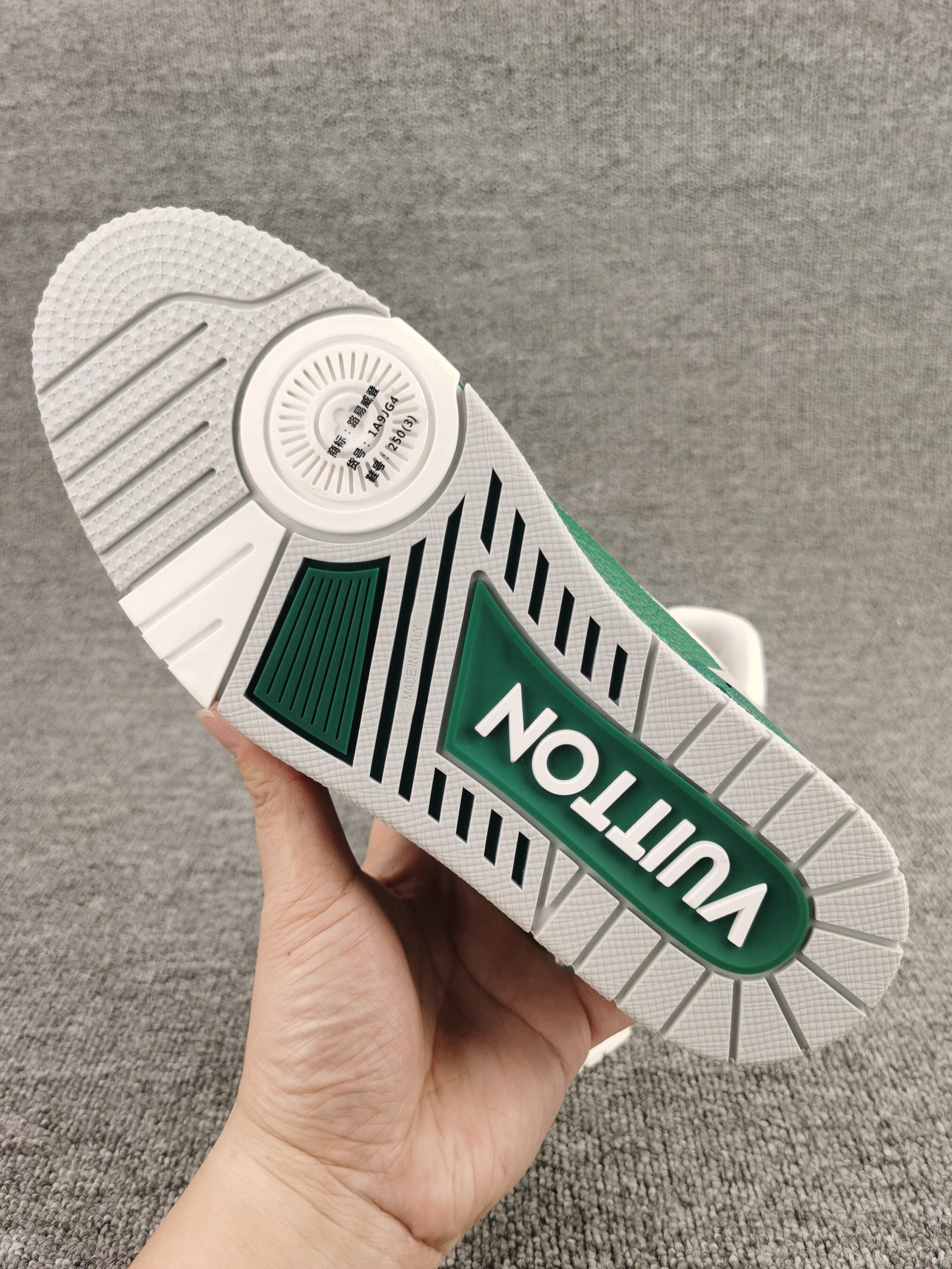 UA LV Trainer Sneaker