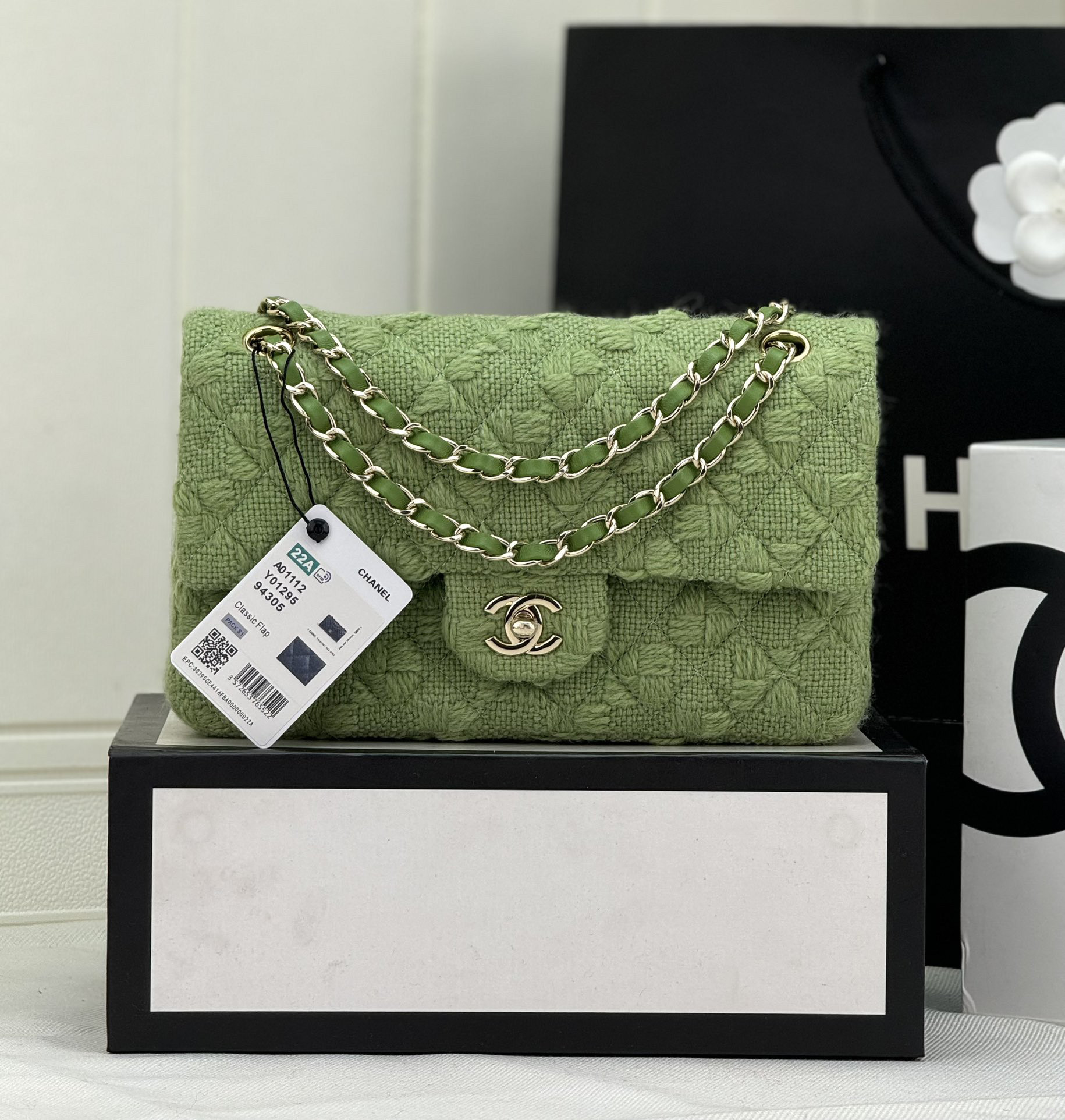 Ch*el mini classic 11.12 handbag 25 15.5 × 25.5 × 6.5 cm