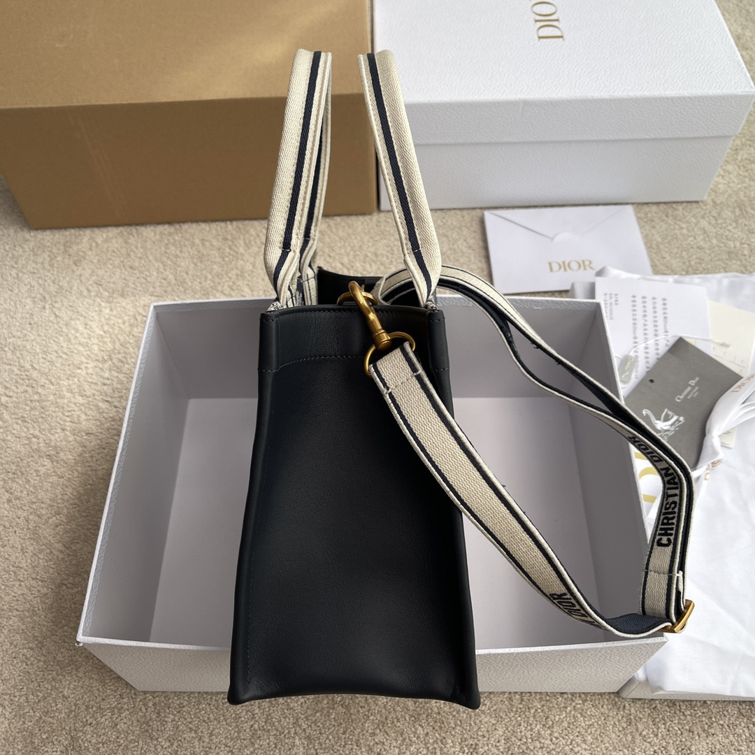 D*or book tote reverse 26.5×21×14cm