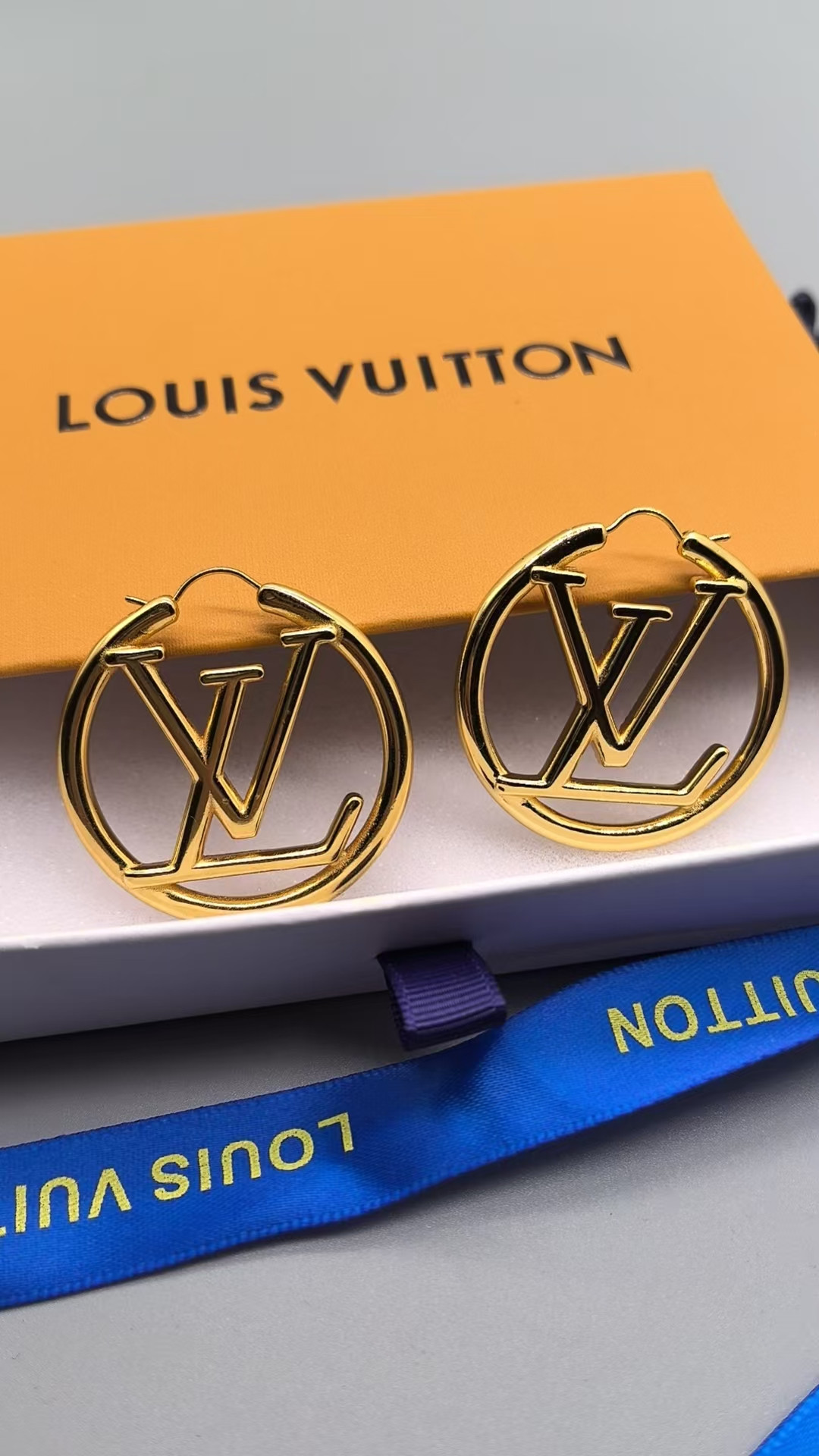l0*is V*t0n earrings 2 3 4cm
