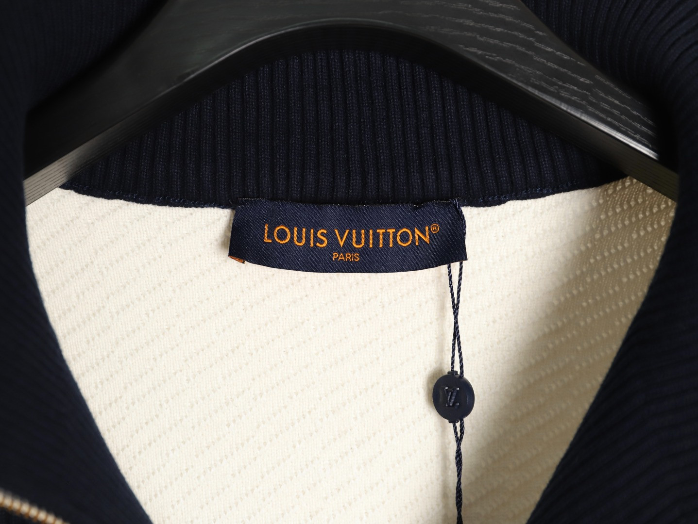 l0*is V*t0n lv knitting coats