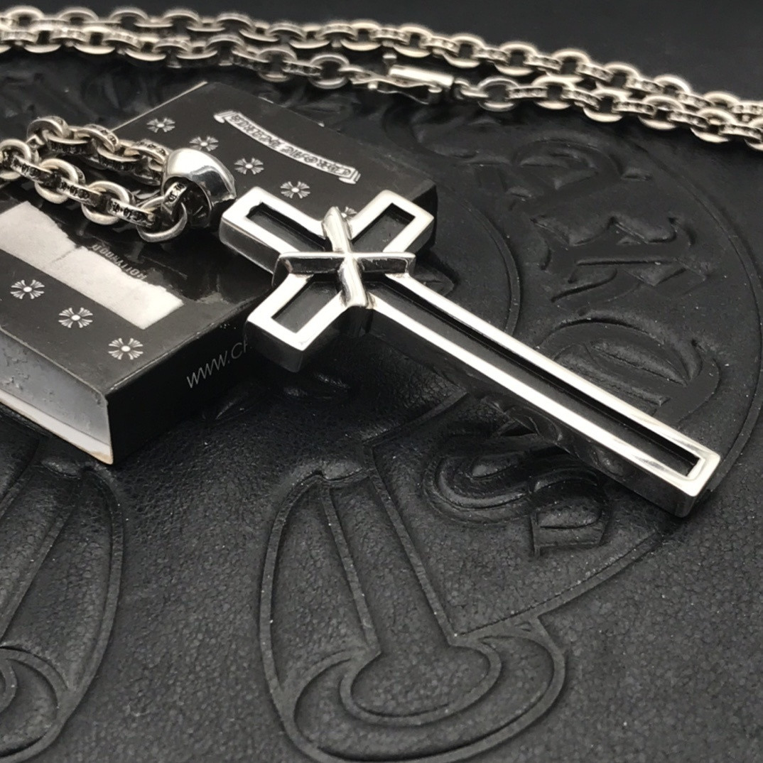 Ch**me He**ts cross necklace