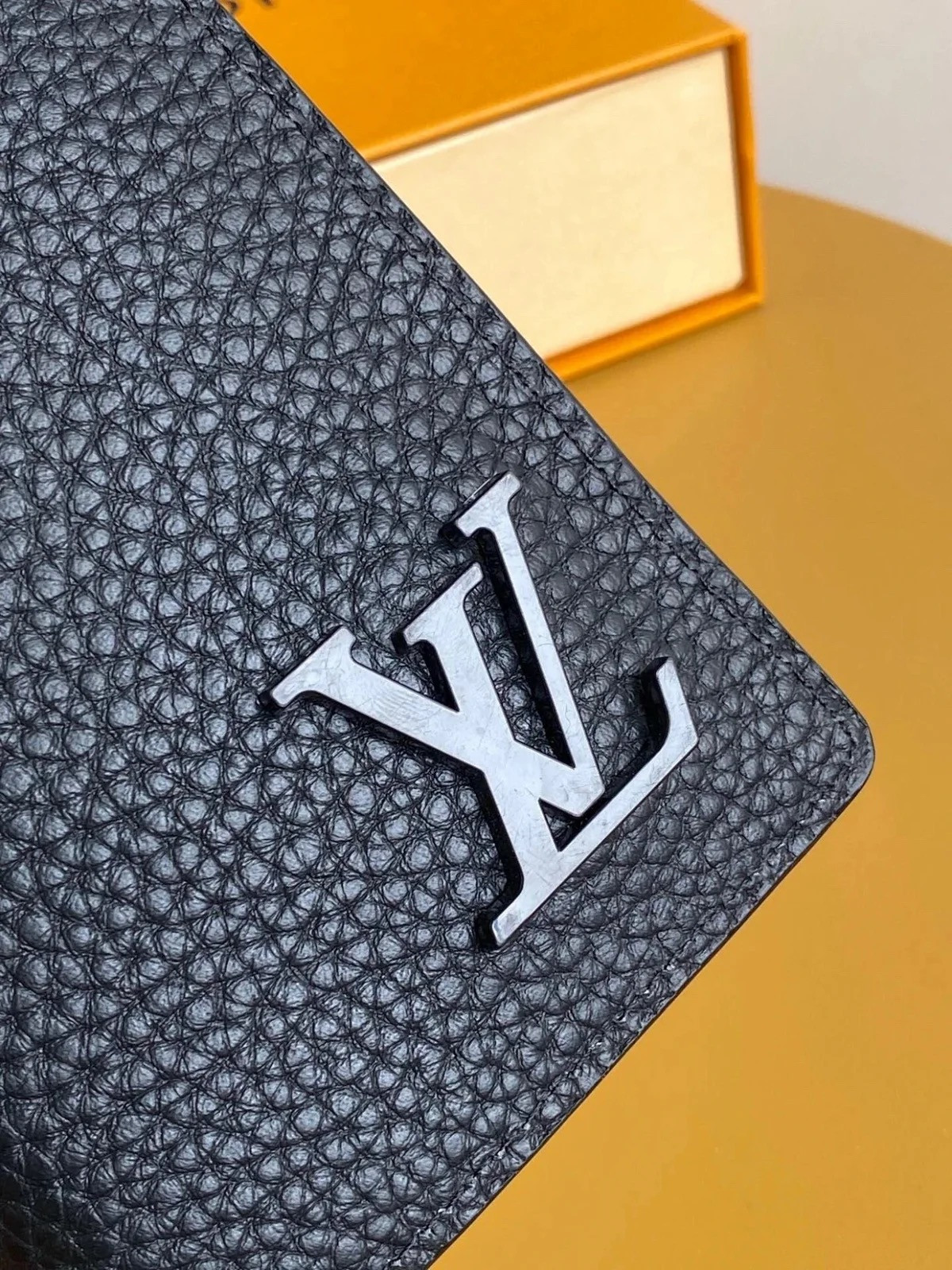LV BRAZZA WALLET M69980