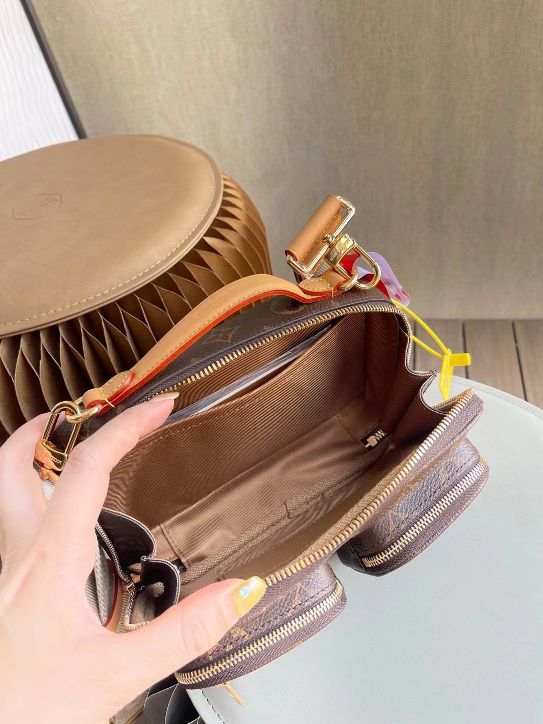 LV UTILITY CROSSBODY M80446