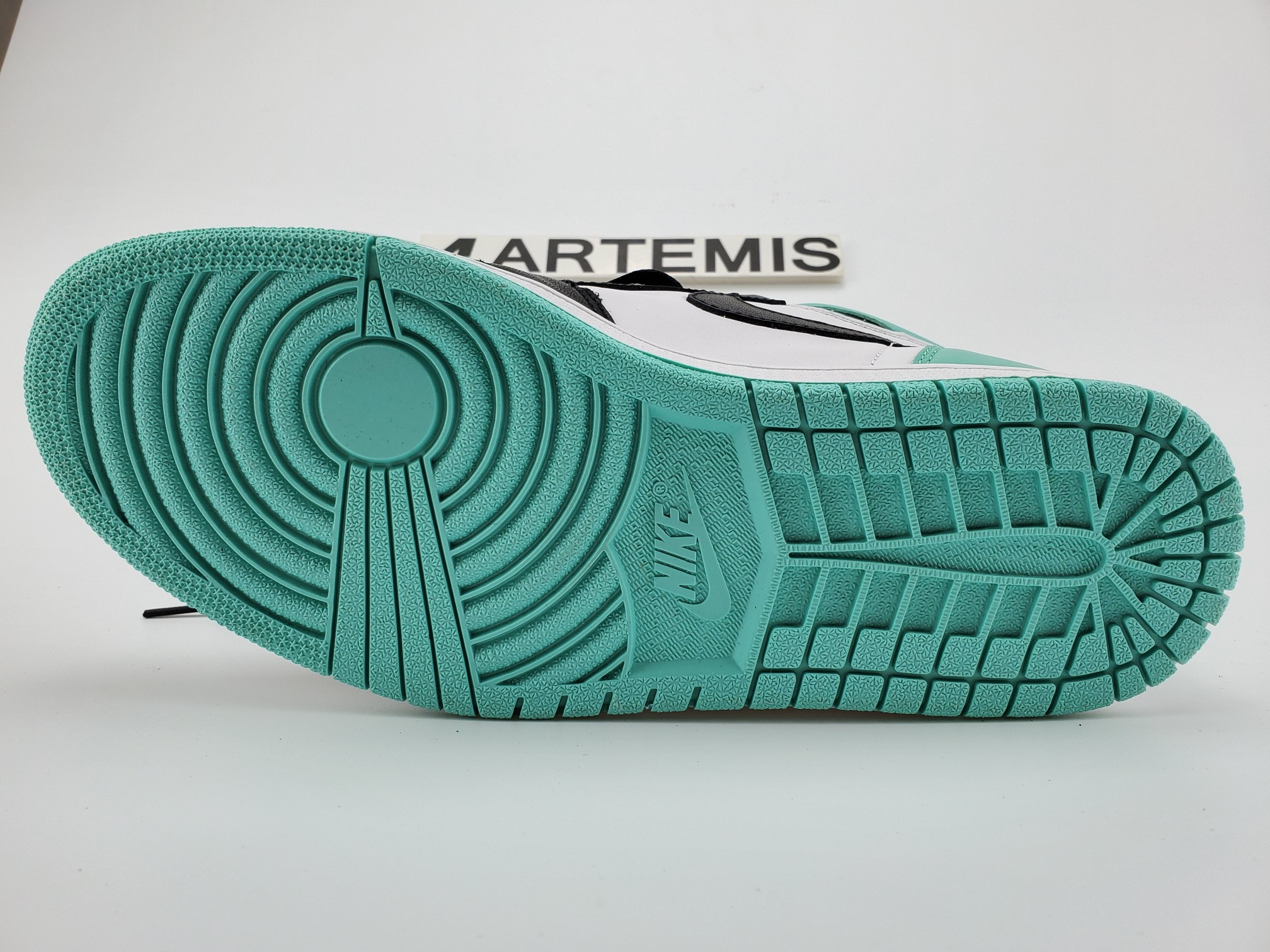 Jordan 1 Retro High Igloo