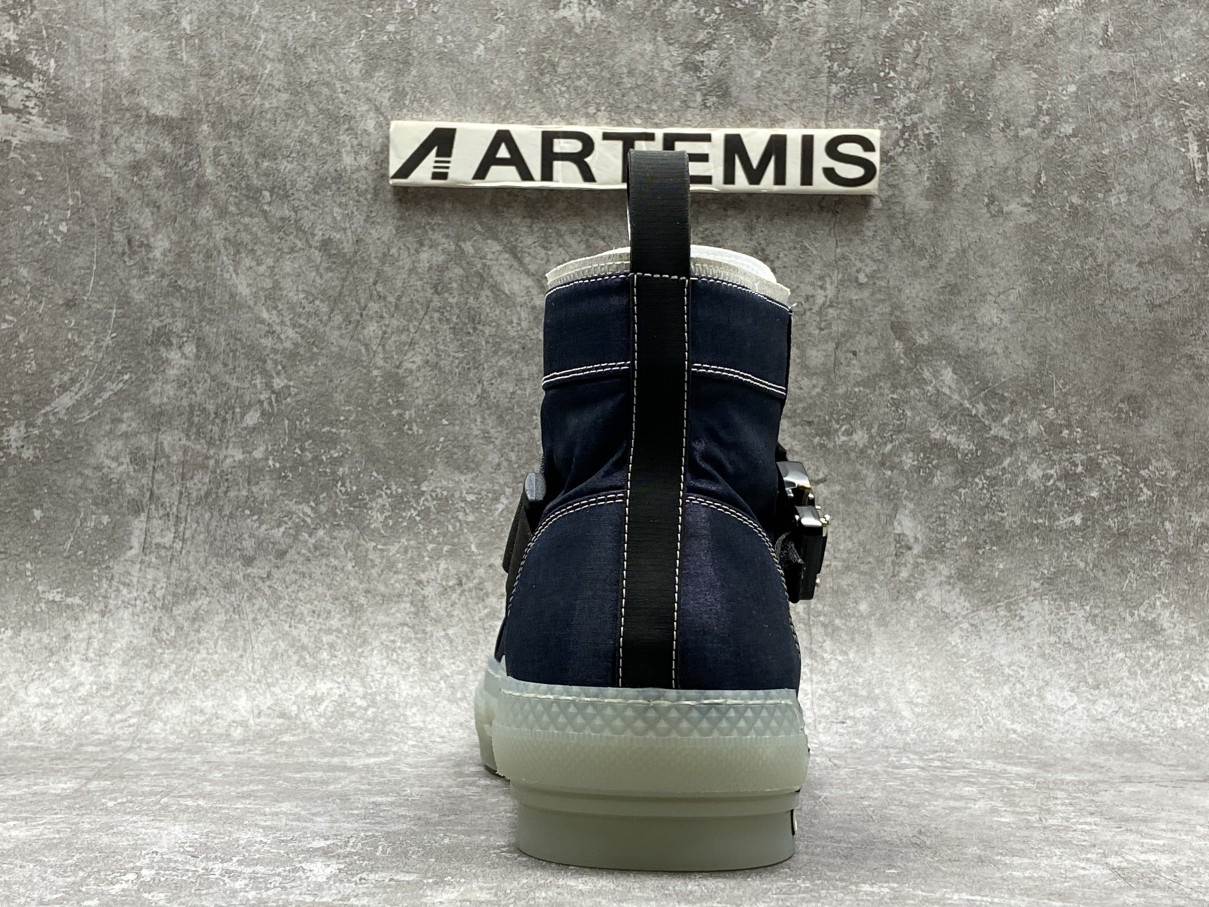 D*or b23 high top blue