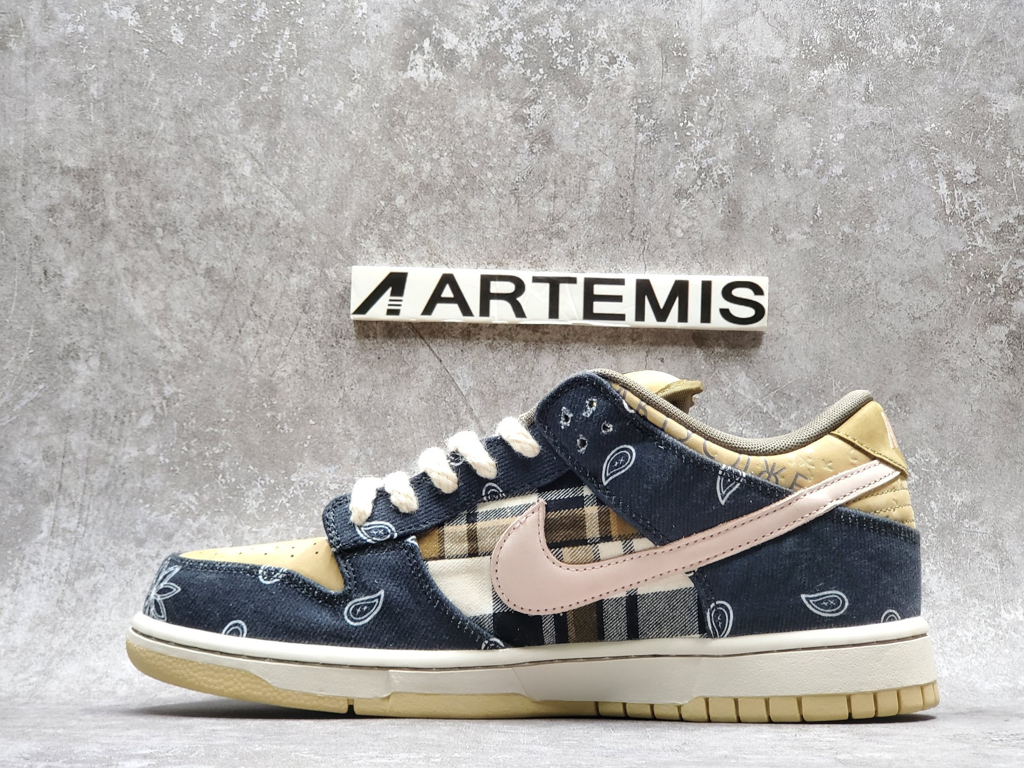 Nike SB Dunk Low Travis Scott (Special Box Edition)