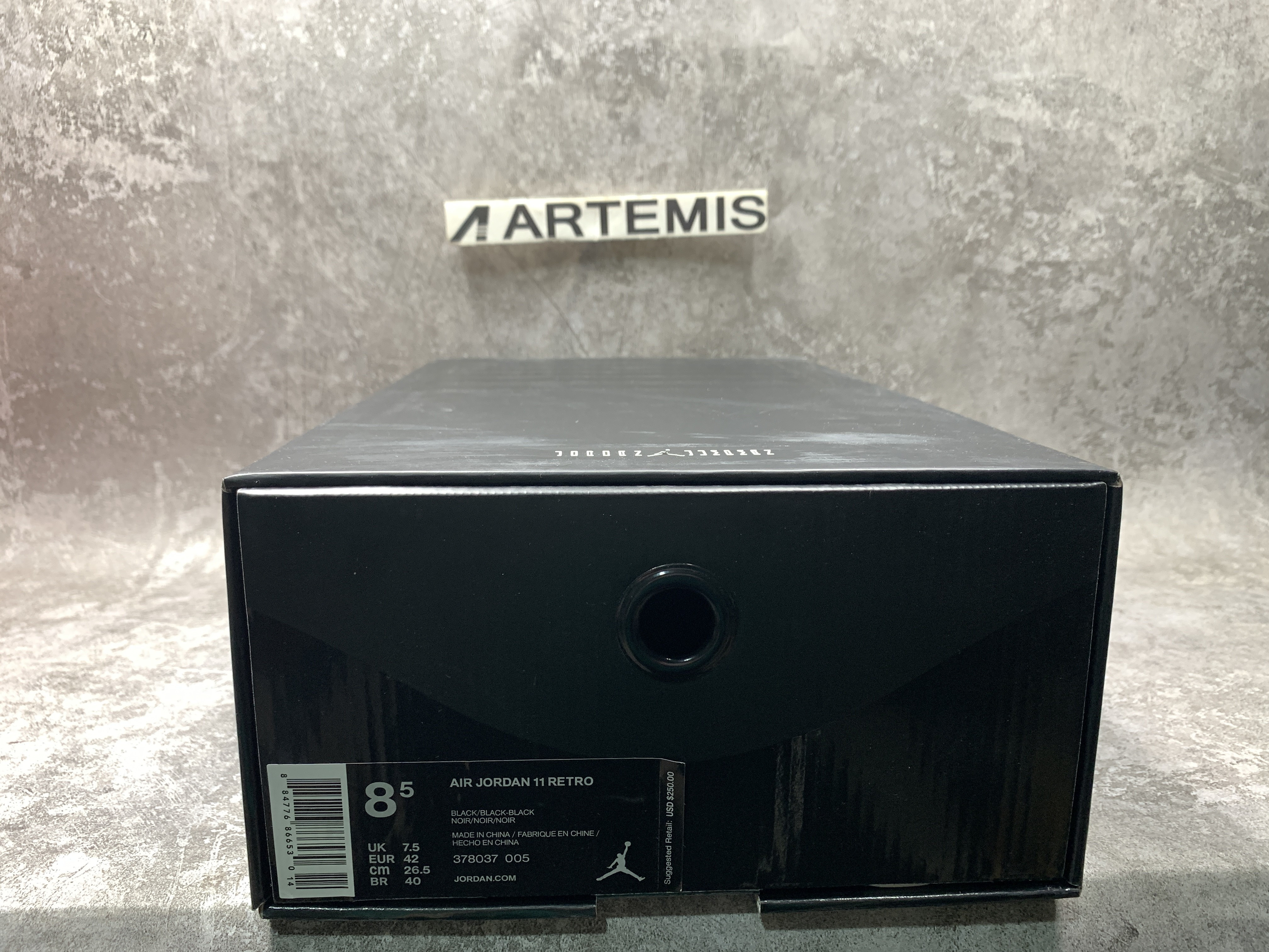 Air Jordan 11 Retro Cap and Gown