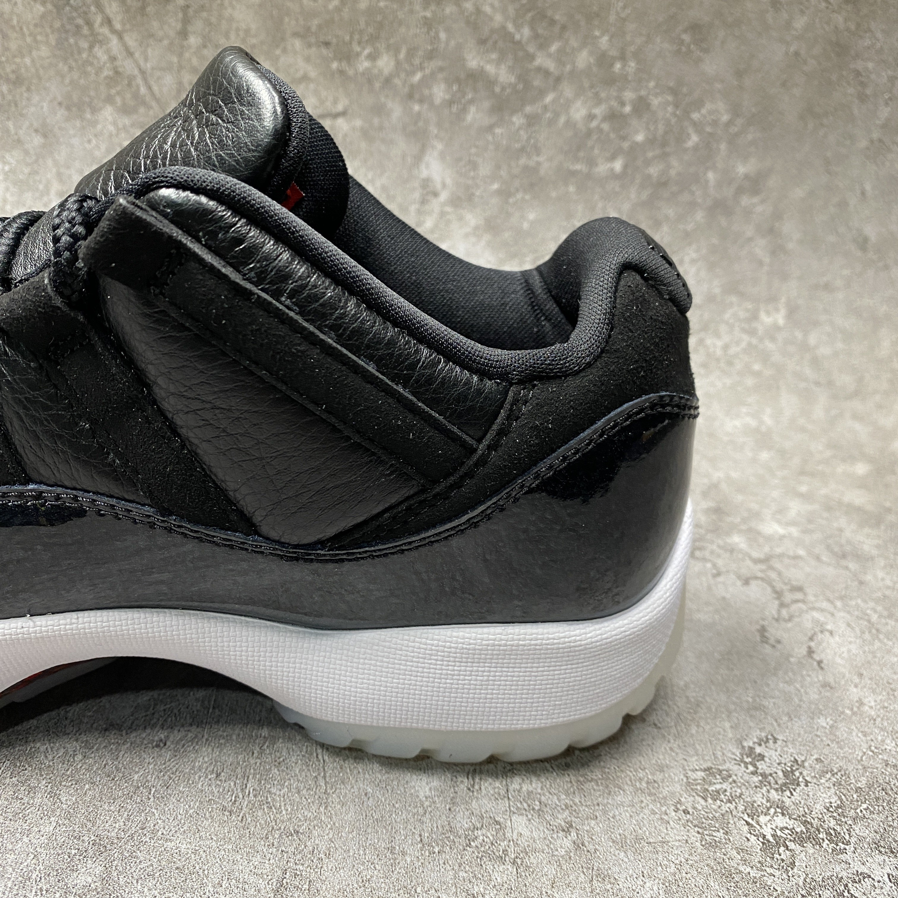 Air Jordan 11 Retro Low 72-10